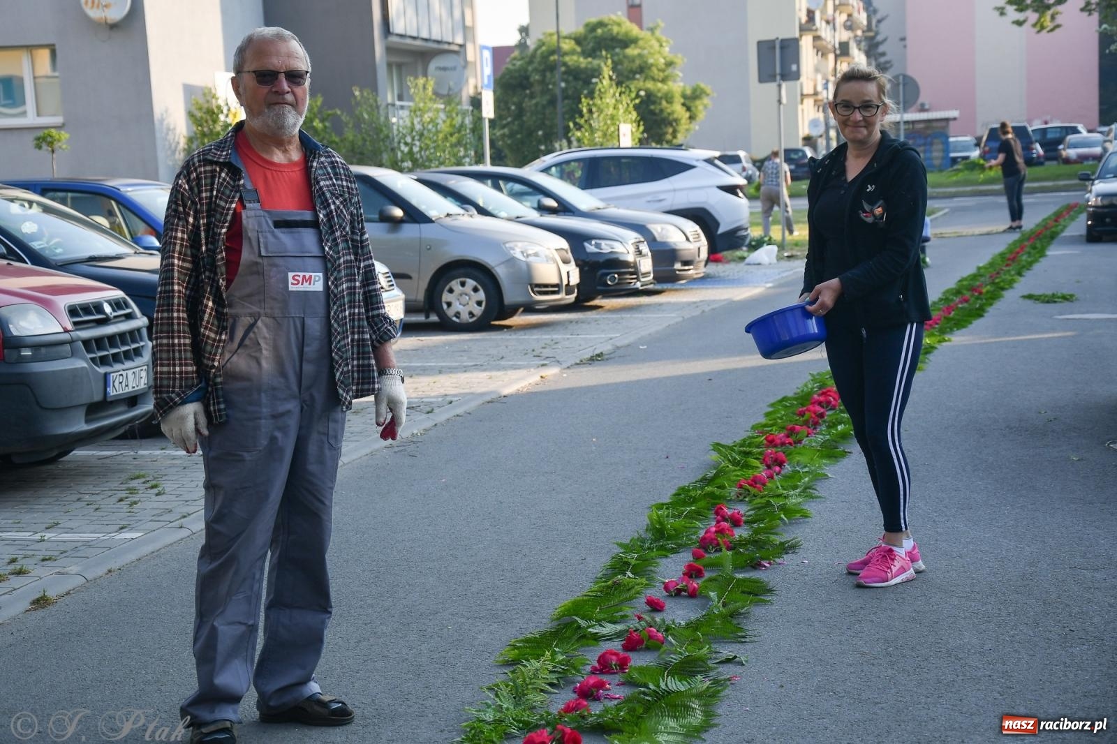 Zdjęcie w galerii na portalu naszraciborz.pl: To oni pięknie przystroili Nowe Zagrody i teren wokół kościoła Matki Bożej  wiadomości z regionu