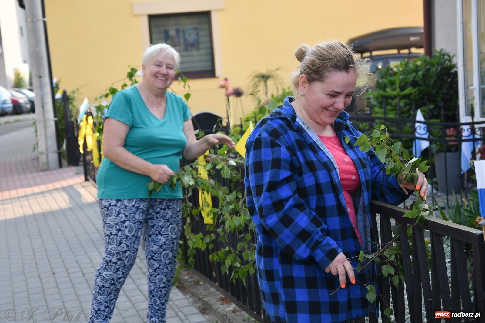 Zdjęcie w galerii na portalu naszraciborz.pl: To oni pięknie przystroili Nowe Zagrody i teren wokół kościoła Matki Bożej  wiadomości z regionu