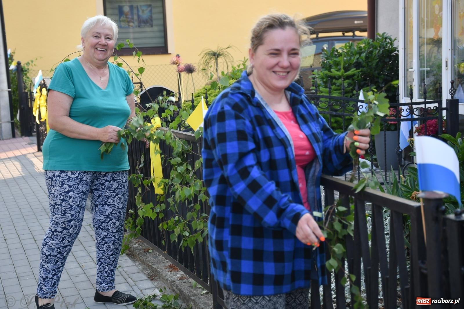 Zdjęcie w galerii na portalu naszraciborz.pl: To oni pięknie przystroili Nowe Zagrody i teren wokół kościoła Matki Bożej  wiadomości z regionu