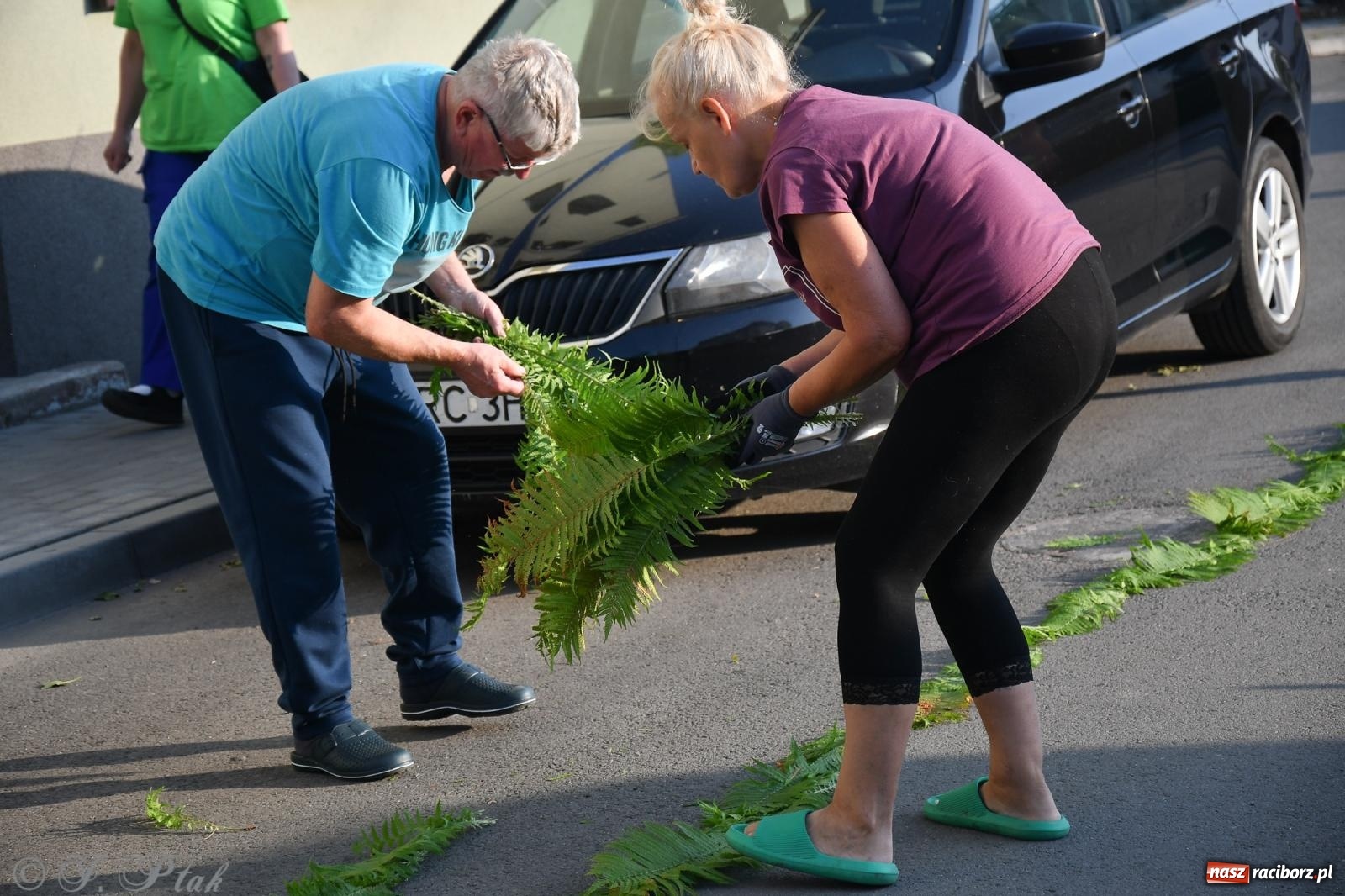 Zdjęcie w galerii na portalu naszraciborz.pl: To oni pięknie przystroili Nowe Zagrody i teren wokół kościoła Matki Bożej  wiadomości z regionu