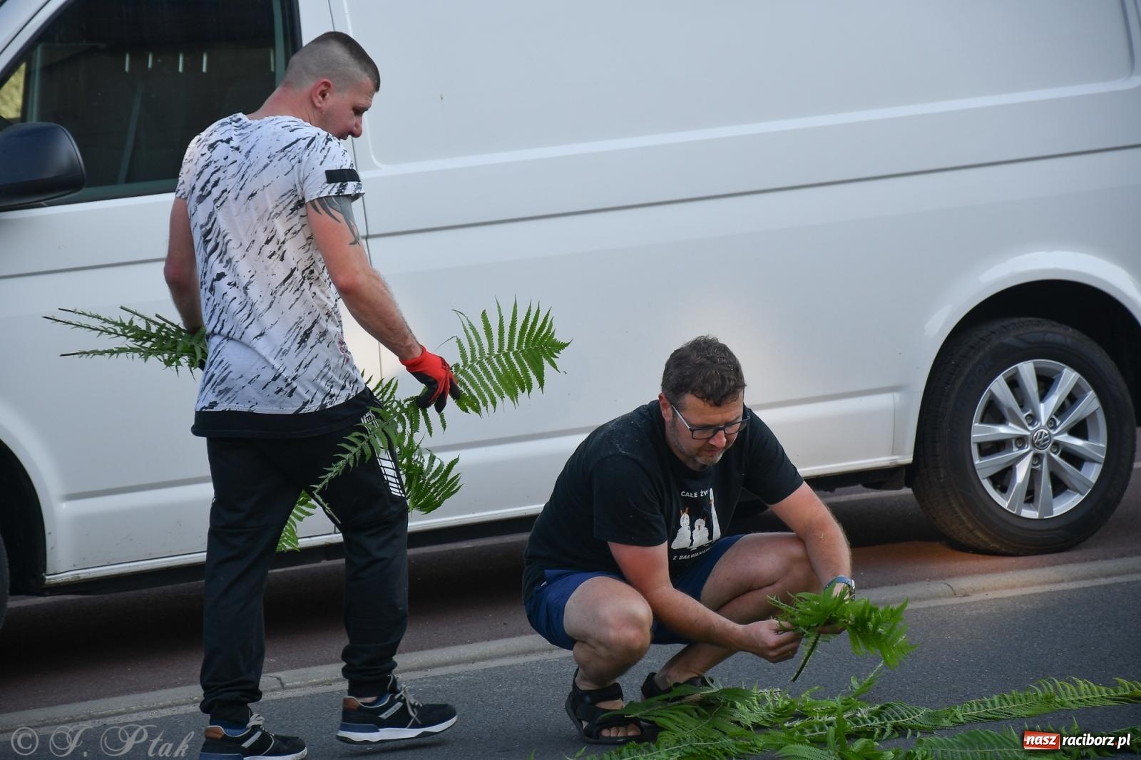 Zdjęcie w galerii na portalu naszraciborz.pl: To oni pięknie przystroili Nowe Zagrody i teren wokół kościoła Matki Bożej  wiadomości z regionu