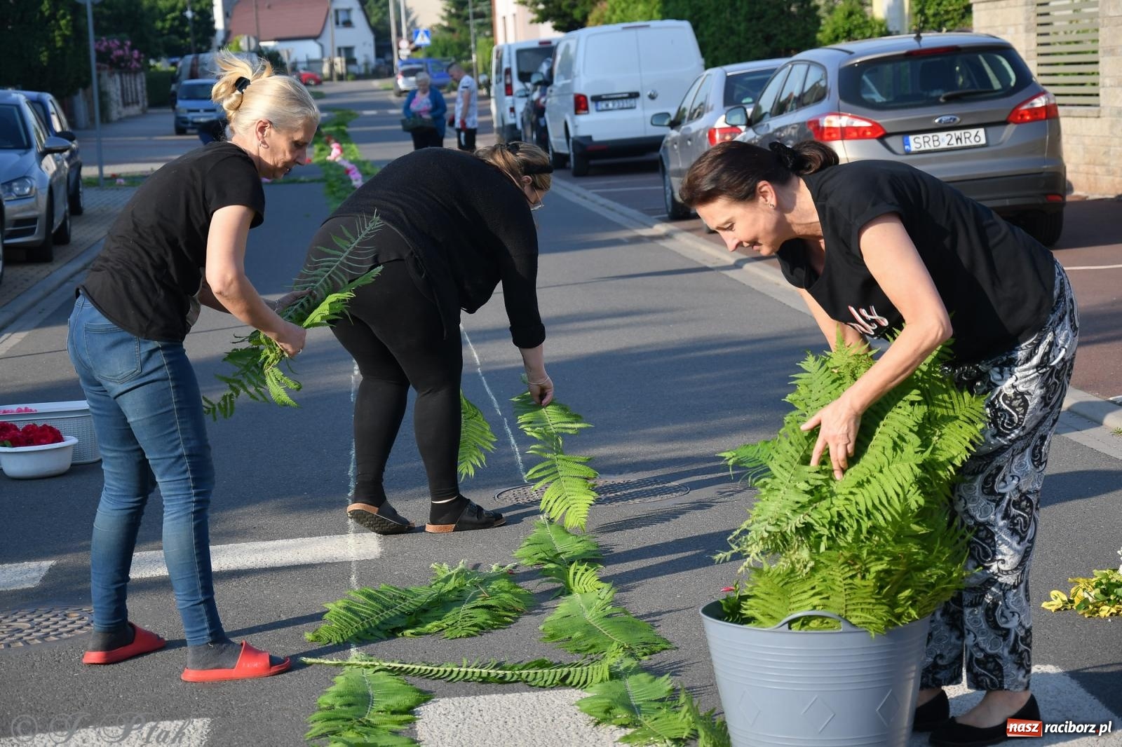 Zdjęcie w galerii na portalu naszraciborz.pl: To oni pięknie przystroili Nowe Zagrody i teren wokół kościoła Matki Bożej  wiadomości z regionu