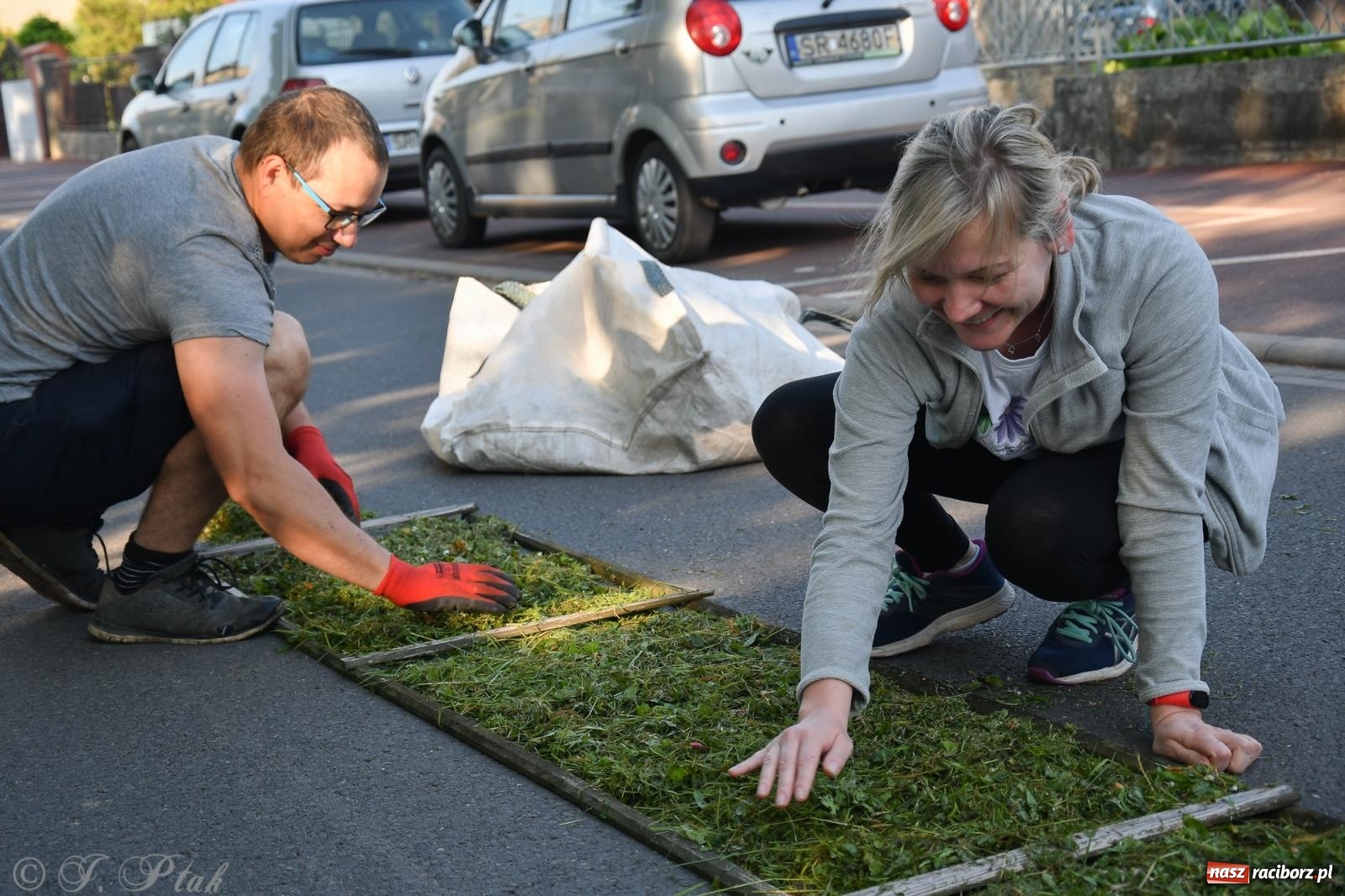 Zdjęcie w galerii na portalu naszraciborz.pl: To oni pięknie przystroili Nowe Zagrody i teren wokół kościoła Matki Bożej  wiadomości z regionu