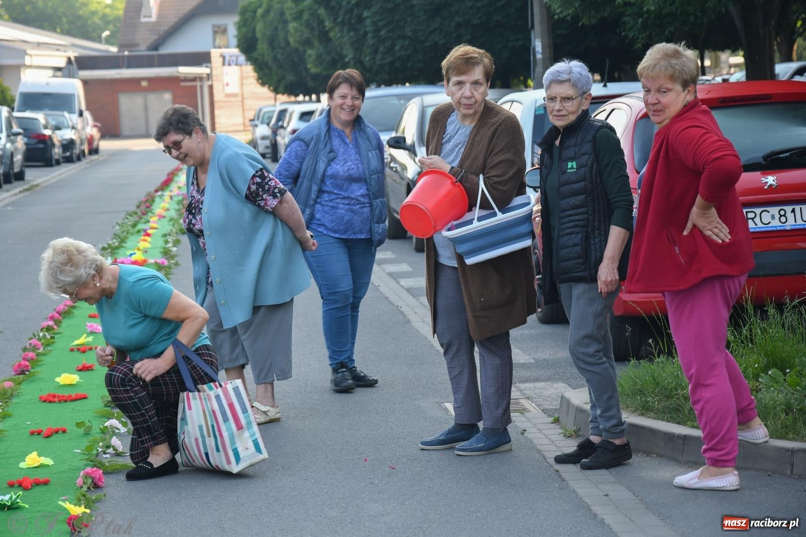 Zdjęcie w galerii na portalu naszraciborz.pl: To oni pięknie przystroili Nowe Zagrody i teren wokół kościoła Matki Bożej  wiadomości z regionu