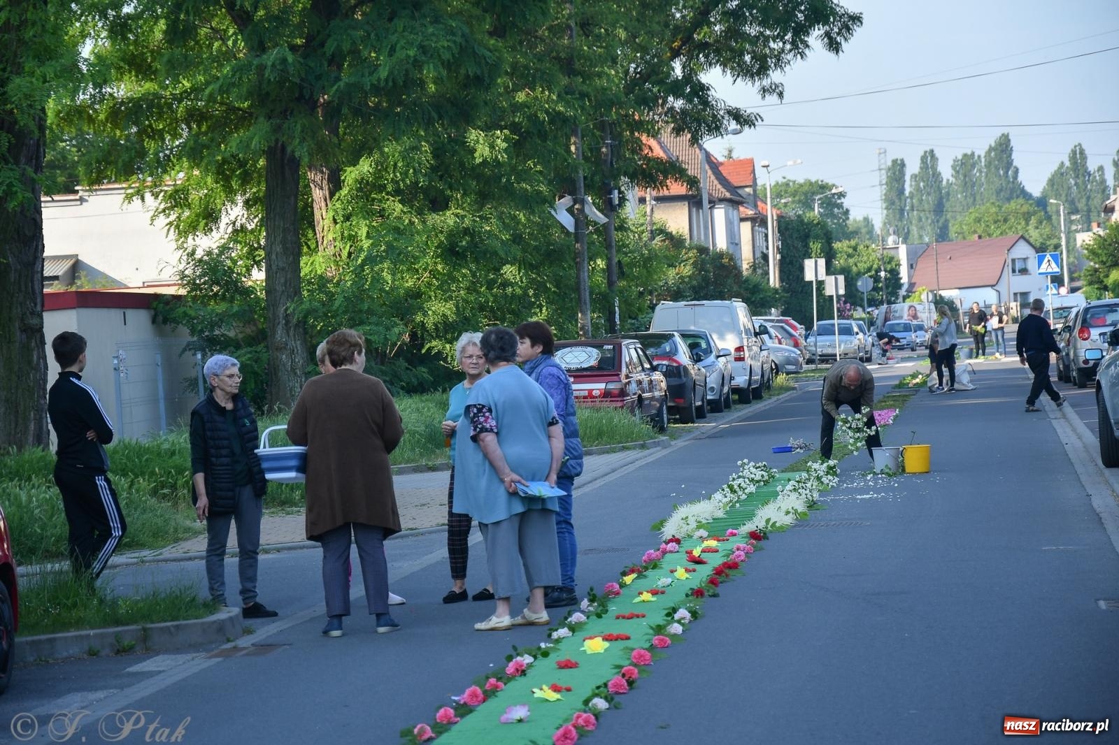Zdjęcie w galerii na portalu naszraciborz.pl: To oni pięknie przystroili Nowe Zagrody i teren wokół kościoła Matki Bożej  wiadomości z regionu
