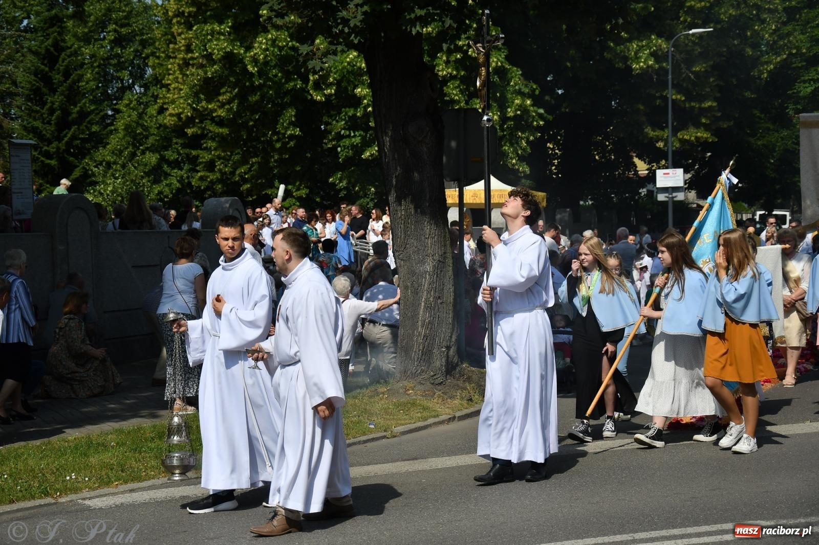 Zdjęcie w galerii na portalu naszraciborz.pl: Boże Ciało w największej raciborskiej parafii, na Nowych Zagrodach [FOTO i WIDEO] wiadomości z regionu