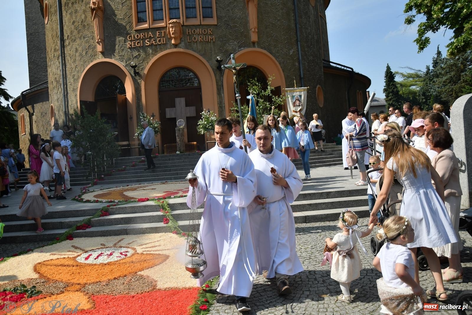 Zdjęcie w galerii na portalu naszraciborz.pl: Boże Ciało w największej raciborskiej parafii, na Nowych Zagrodach [FOTO i WIDEO] wiadomości z regionu