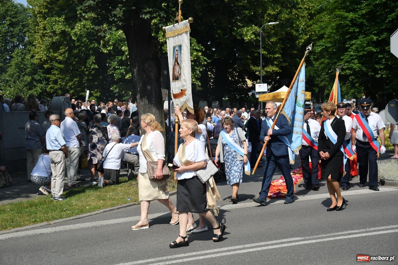 Zdjęcie w galerii na portalu naszraciborz.pl: Boże Ciało w największej raciborskiej parafii, na Nowych Zagrodach [FOTO i WIDEO] wiadomości z regionu