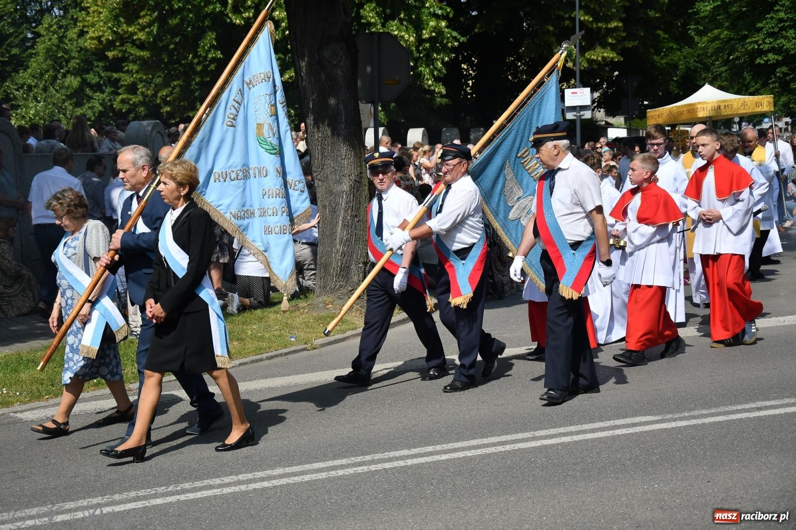 Zdjęcie w galerii na portalu naszraciborz.pl: Boże Ciało w największej raciborskiej parafii, na Nowych Zagrodach [FOTO i WIDEO] wiadomości z regionu