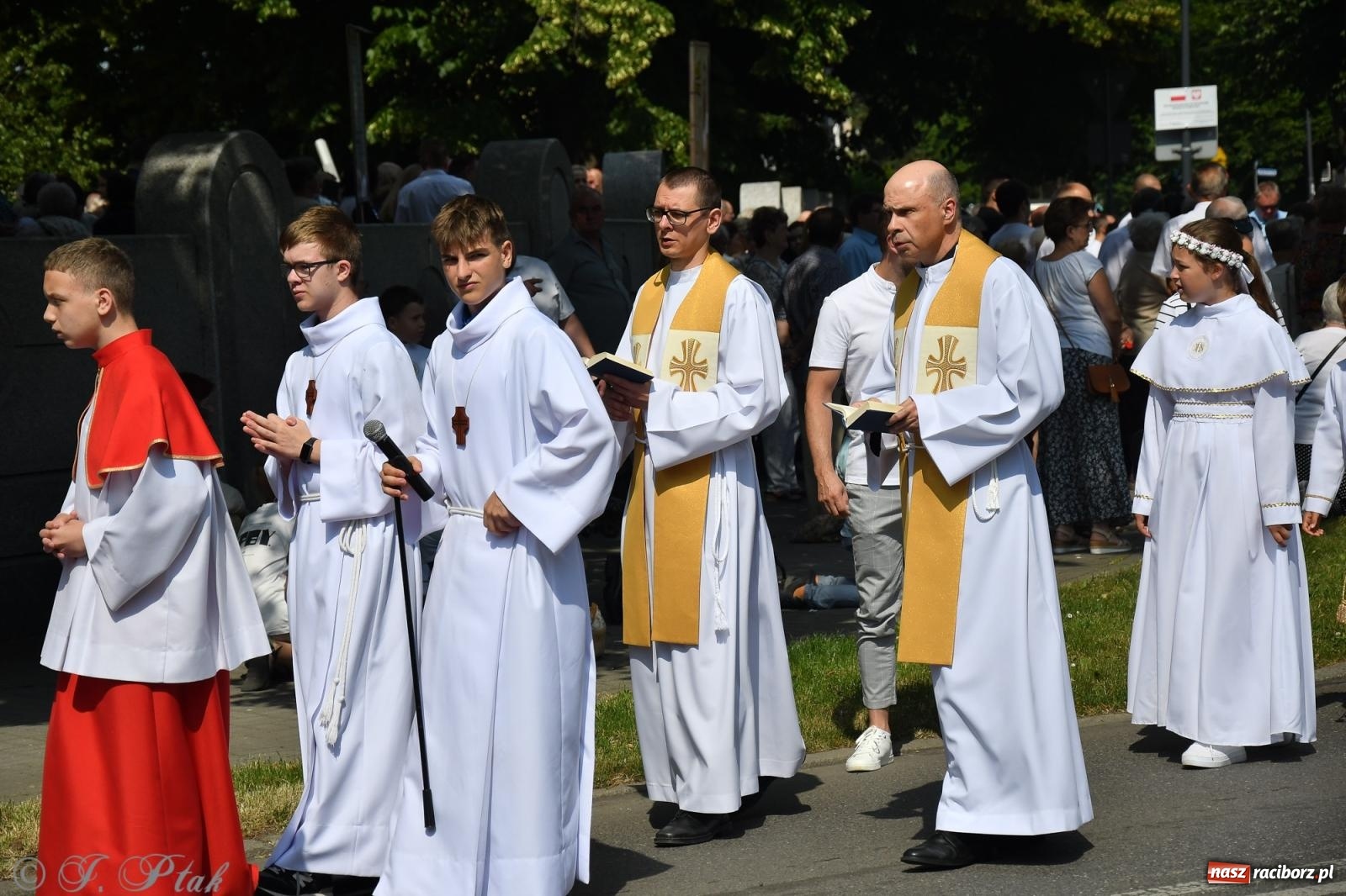Zdjęcie w galerii na portalu naszraciborz.pl: Boże Ciało w największej raciborskiej parafii, na Nowych Zagrodach [FOTO i WIDEO] wiadomości z regionu