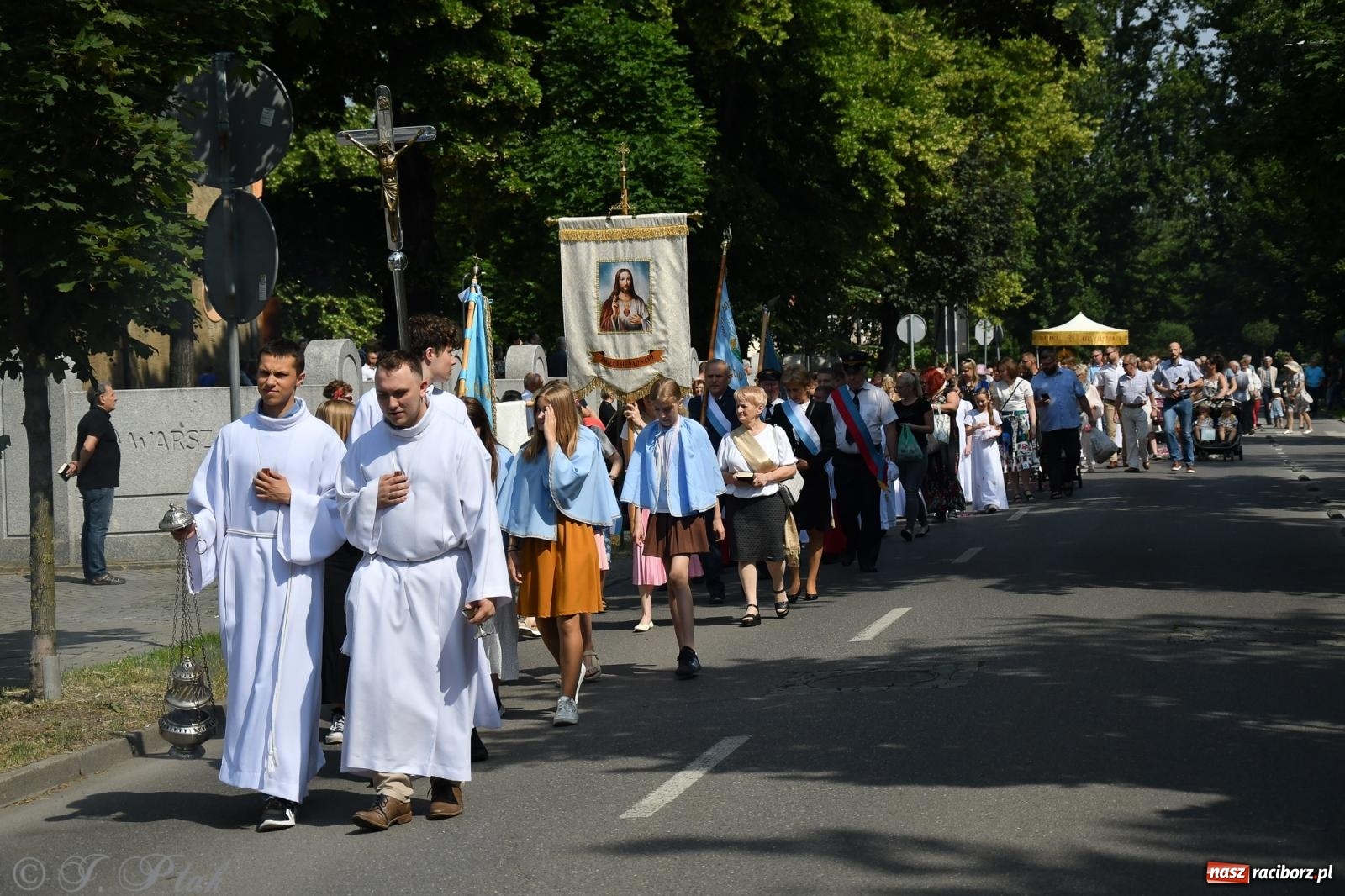 Zdjęcie w galerii na portalu naszraciborz.pl: Boże Ciało w największej raciborskiej parafii, na Nowych Zagrodach [FOTO i WIDEO] wiadomości z regionu