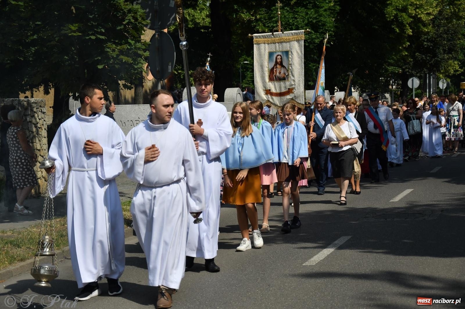 Zdjęcie w galerii na portalu naszraciborz.pl: Boże Ciało w największej raciborskiej parafii, na Nowych Zagrodach [FOTO i WIDEO] wiadomości z regionu