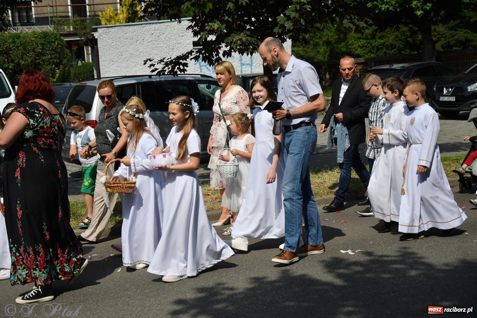 Zdjęcie w galerii na portalu naszraciborz.pl: Boże Ciało w największej raciborskiej parafii, na Nowych Zagrodach [FOTO i WIDEO] wiadomości z regionu