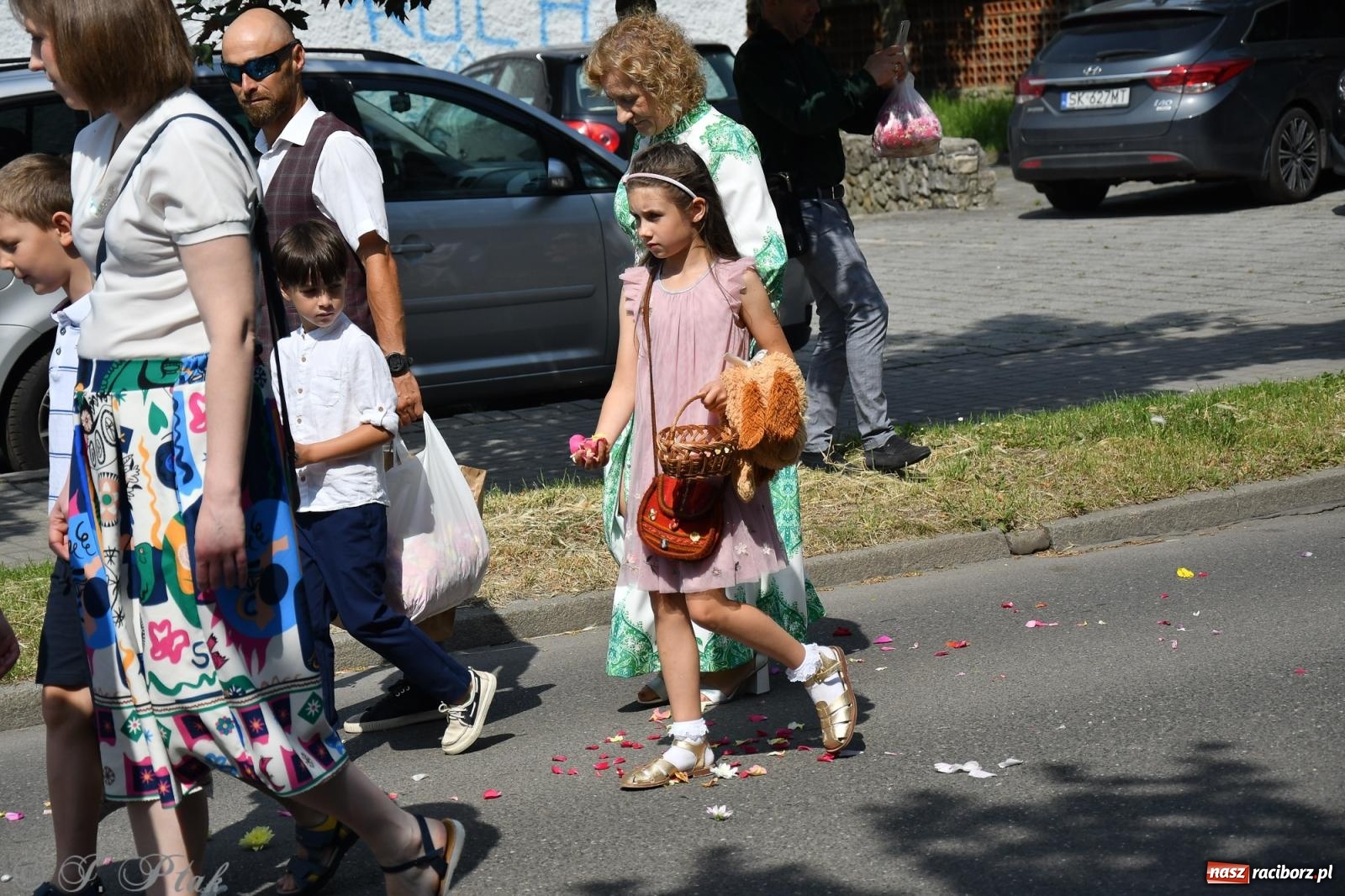 Zdjęcie w galerii na portalu naszraciborz.pl: Boże Ciało w największej raciborskiej parafii, na Nowych Zagrodach [FOTO i WIDEO] wiadomości z regionu