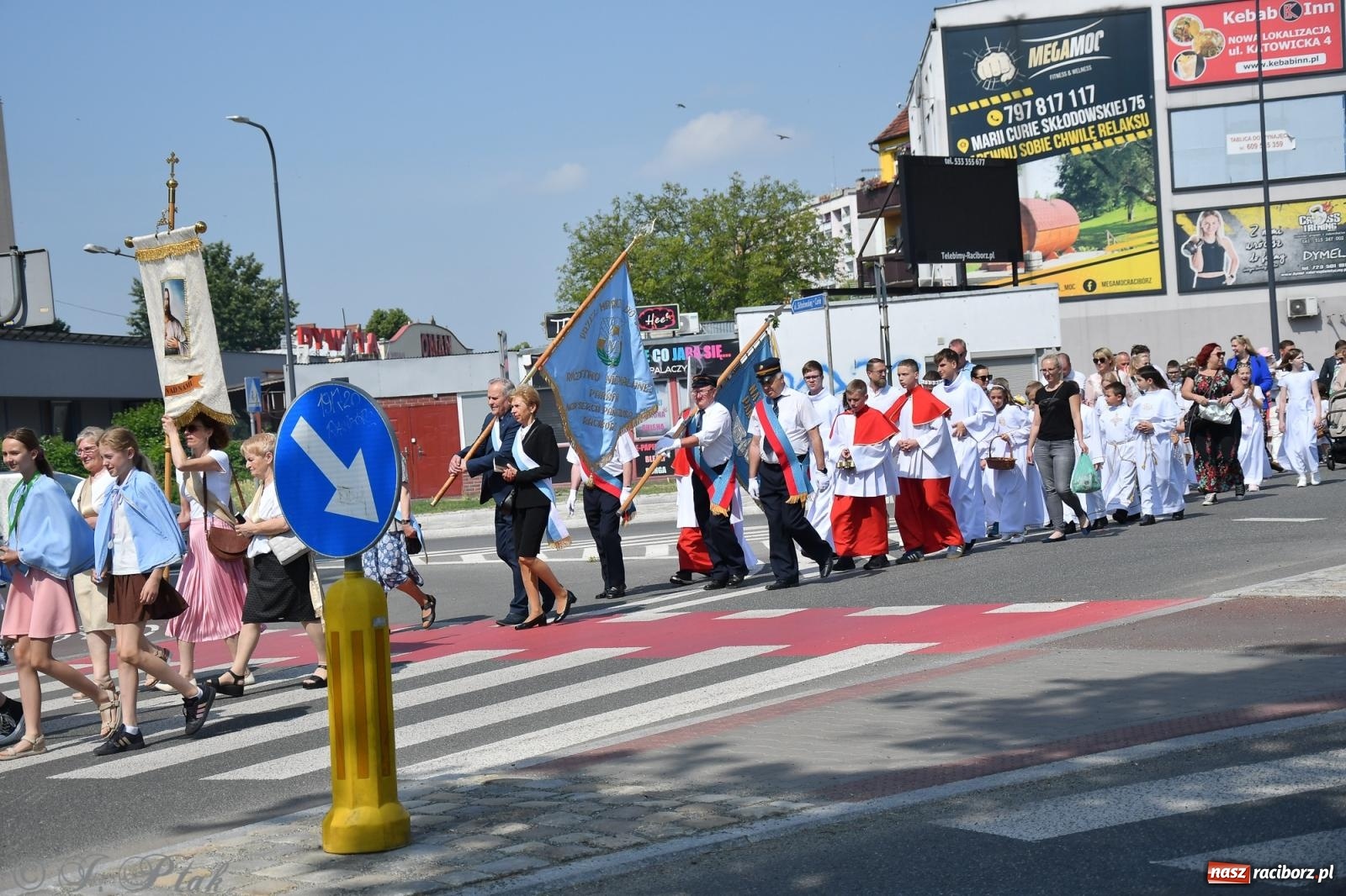 Zdjęcie w galerii na portalu naszraciborz.pl: Boże Ciało w największej raciborskiej parafii, na Nowych Zagrodach [FOTO i WIDEO] wiadomości z regionu