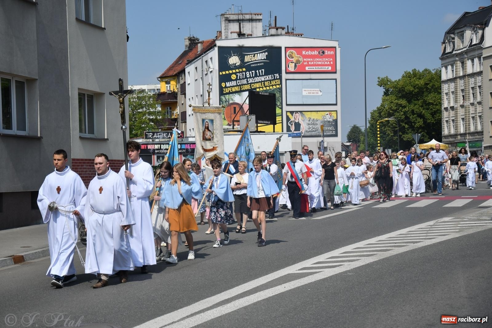 Zdjęcie w galerii na portalu naszraciborz.pl: Boże Ciało w największej raciborskiej parafii, na Nowych Zagrodach [FOTO i WIDEO] wiadomości z regionu