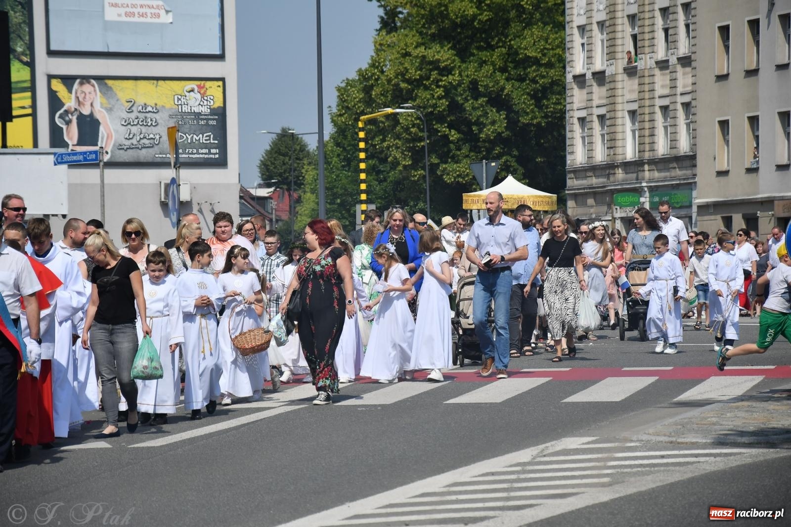 Zdjęcie w galerii na portalu naszraciborz.pl: Boże Ciało w największej raciborskiej parafii, na Nowych Zagrodach [FOTO i WIDEO] wiadomości z regionu