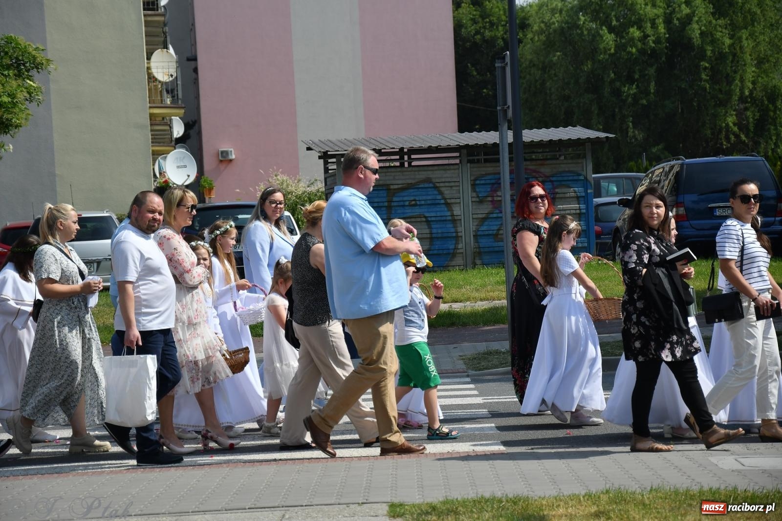 Zdjęcie w galerii na portalu naszraciborz.pl: Boże Ciało w największej raciborskiej parafii, na Nowych Zagrodach [FOTO i WIDEO] wiadomości z regionu
