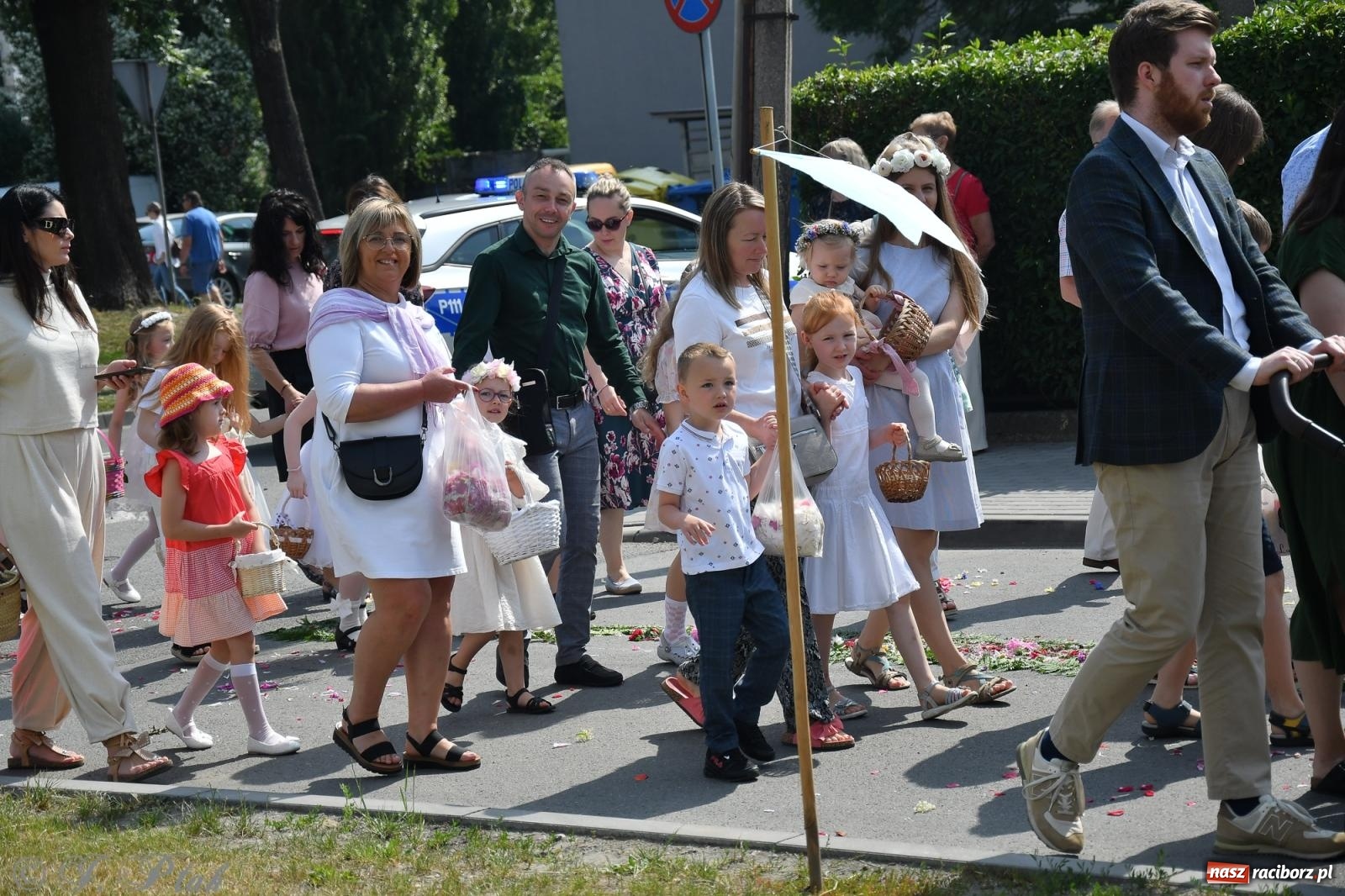 Zdjęcie w galerii na portalu naszraciborz.pl: Boże Ciało w największej raciborskiej parafii, na Nowych Zagrodach [FOTO i WIDEO] wiadomości z regionu