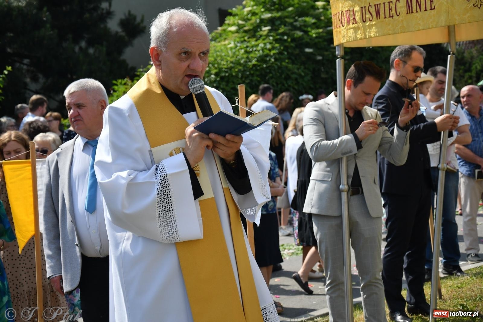 Zdjęcie w galerii na portalu naszraciborz.pl: Boże Ciało w największej raciborskiej parafii, na Nowych Zagrodach [FOTO i WIDEO] wiadomości z regionu