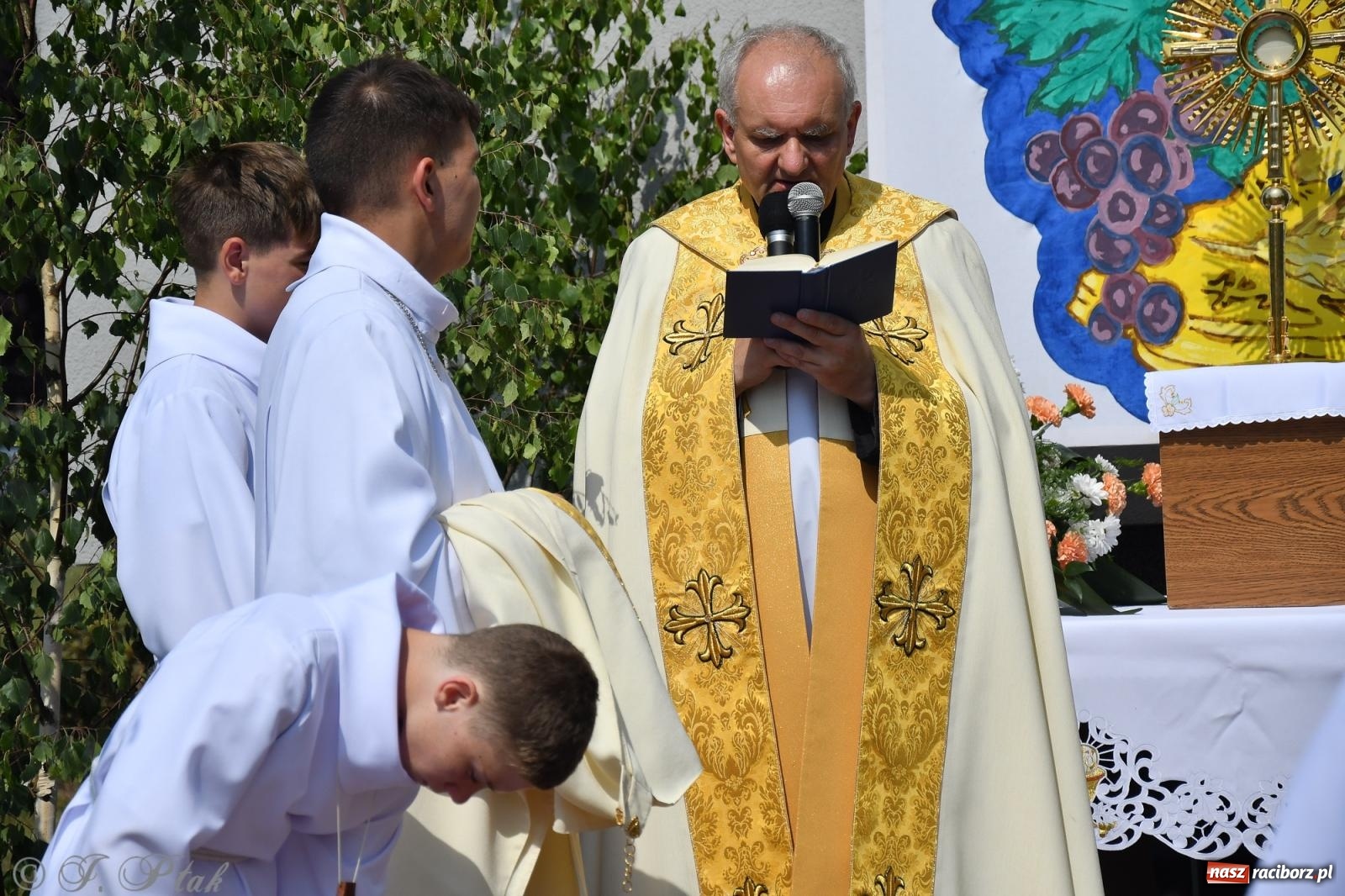 Zdjęcie w galerii na portalu naszraciborz.pl: Boże Ciało w największej raciborskiej parafii, na Nowych Zagrodach [FOTO i WIDEO] wiadomości z regionu