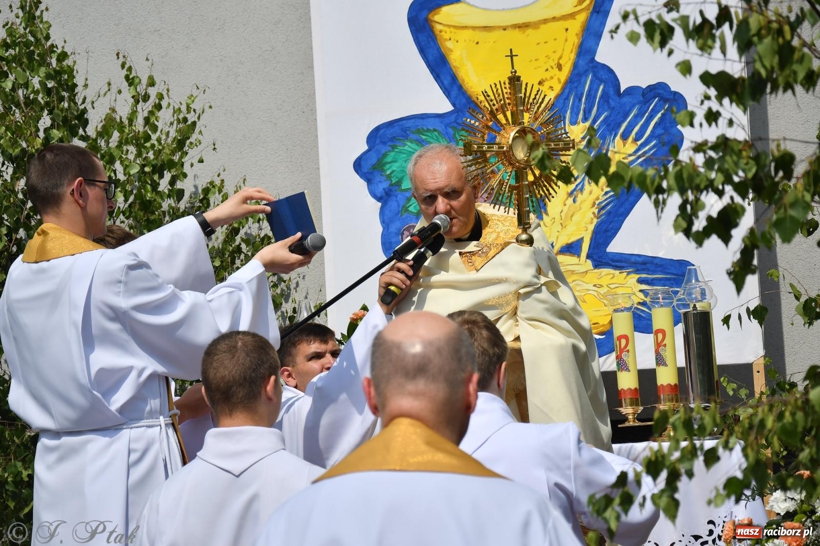 Zdjęcie w galerii na portalu naszraciborz.pl: Boże Ciało w największej raciborskiej parafii, na Nowych Zagrodach [FOTO i WIDEO] wiadomości z regionu
