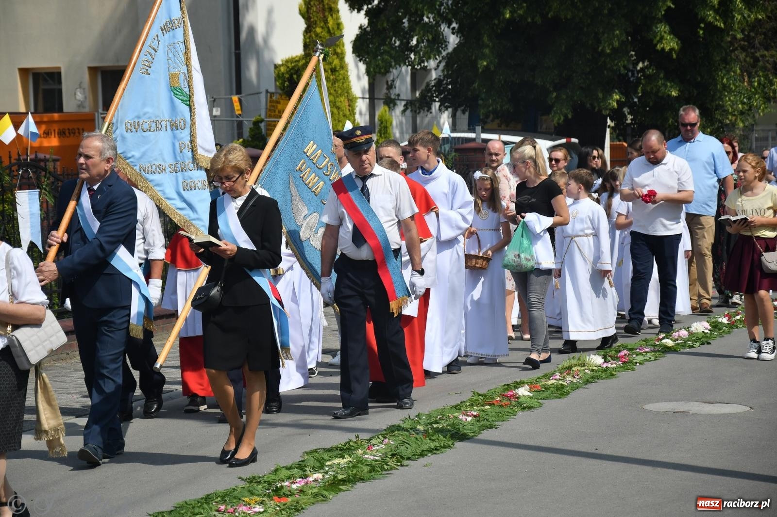 Zdjęcie w galerii na portalu naszraciborz.pl: Boże Ciało w największej raciborskiej parafii, na Nowych Zagrodach [FOTO i WIDEO] wiadomości z regionu