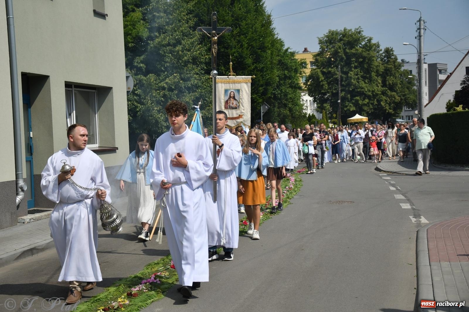 Zdjęcie w galerii na portalu naszraciborz.pl: Boże Ciało w największej raciborskiej parafii, na Nowych Zagrodach [FOTO i WIDEO] wiadomości z regionu