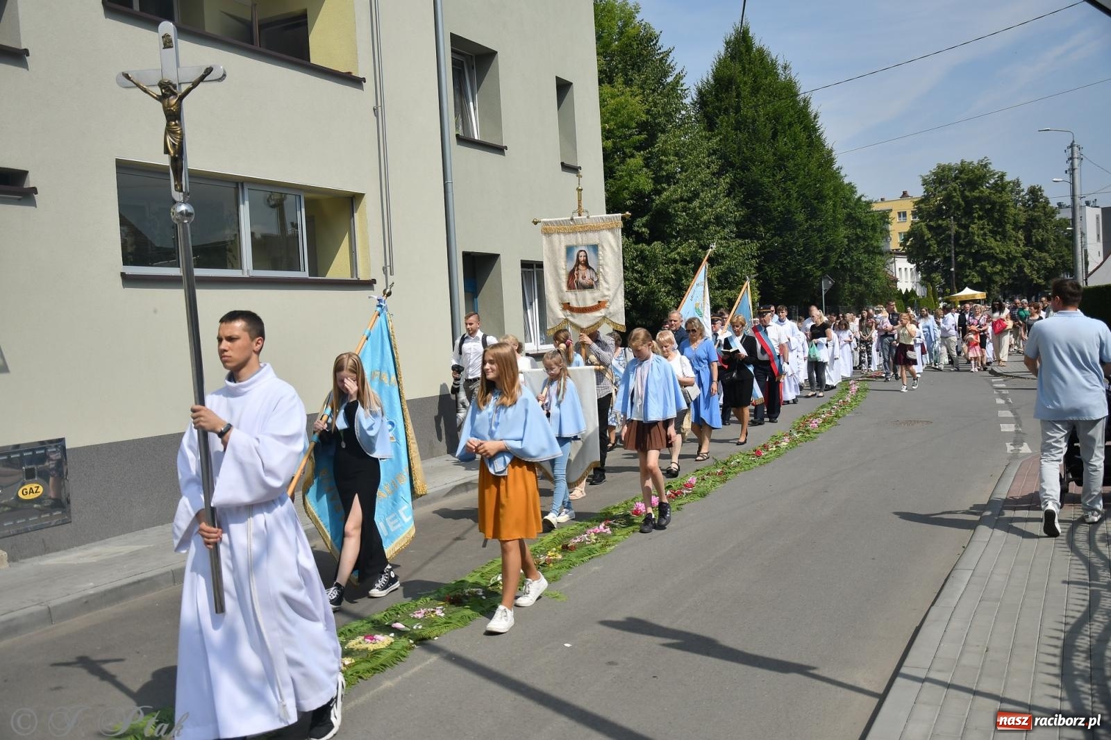 Zdjęcie w galerii na portalu naszraciborz.pl: Boże Ciało w największej raciborskiej parafii, na Nowych Zagrodach [FOTO i WIDEO] wiadomości z regionu