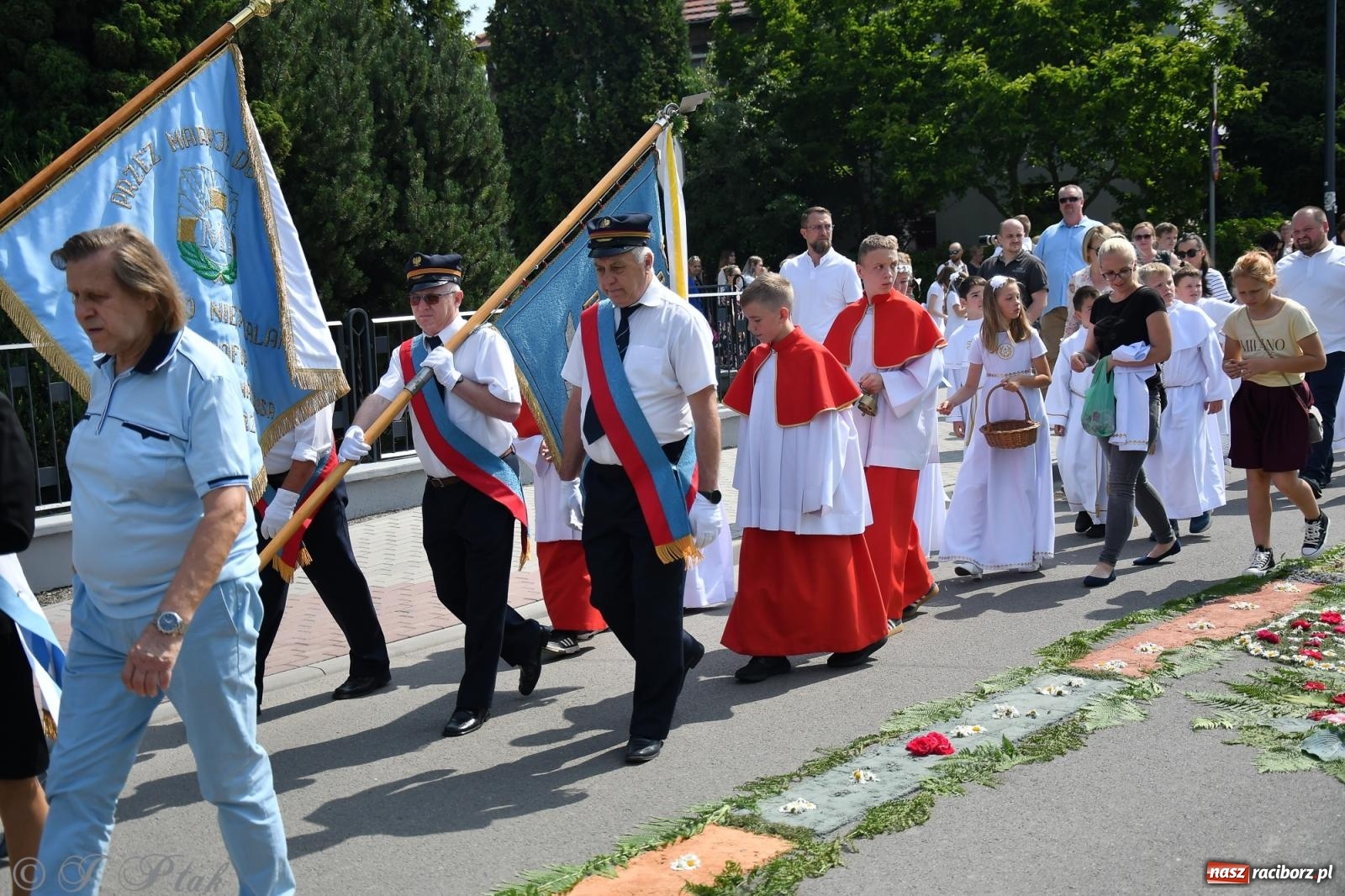 Zdjęcie w galerii na portalu naszraciborz.pl: Boże Ciało w największej raciborskiej parafii, na Nowych Zagrodach [FOTO i WIDEO] wiadomości z regionu