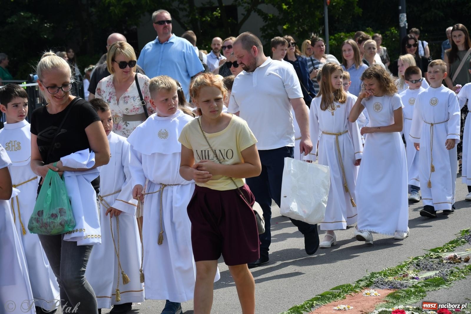 Zdjęcie w galerii na portalu naszraciborz.pl: Boże Ciało w największej raciborskiej parafii, na Nowych Zagrodach [FOTO i WIDEO] wiadomości z regionu