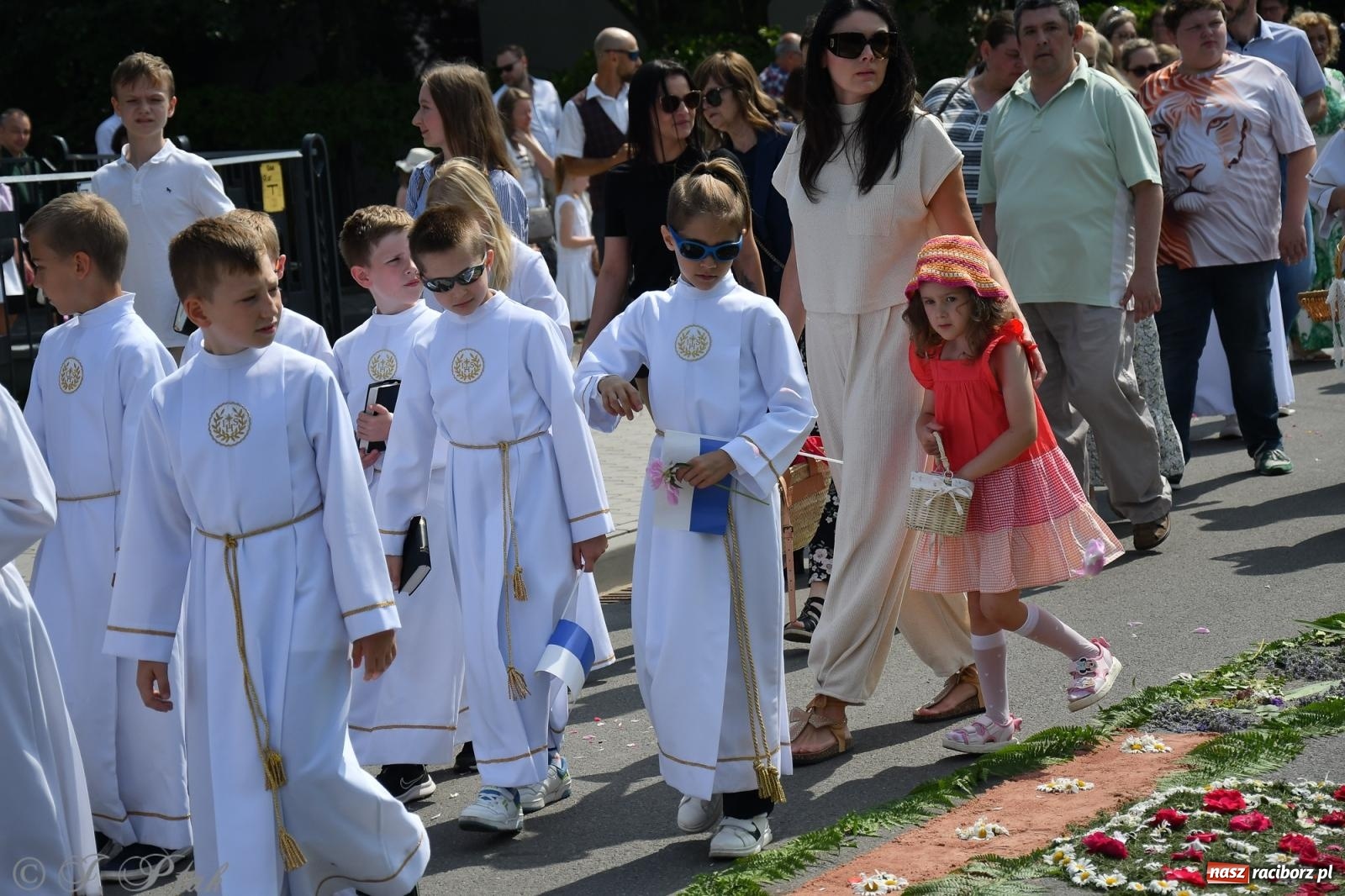 Zdjęcie w galerii na portalu naszraciborz.pl: Boże Ciało w największej raciborskiej parafii, na Nowych Zagrodach [FOTO i WIDEO] wiadomości z regionu