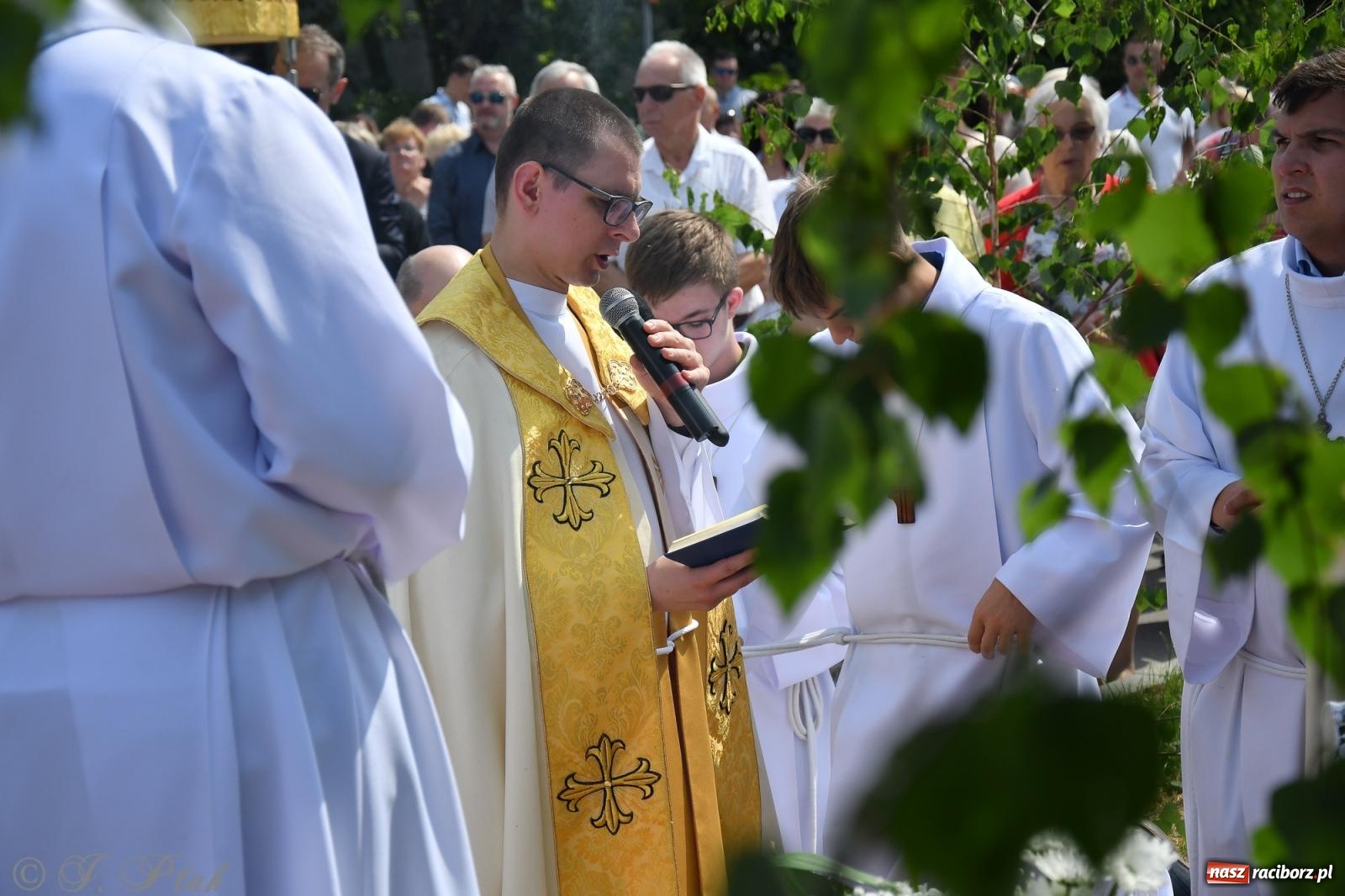 Zdjęcie w galerii na portalu naszraciborz.pl: Boże Ciało w największej raciborskiej parafii, na Nowych Zagrodach [FOTO i WIDEO] wiadomości z regionu