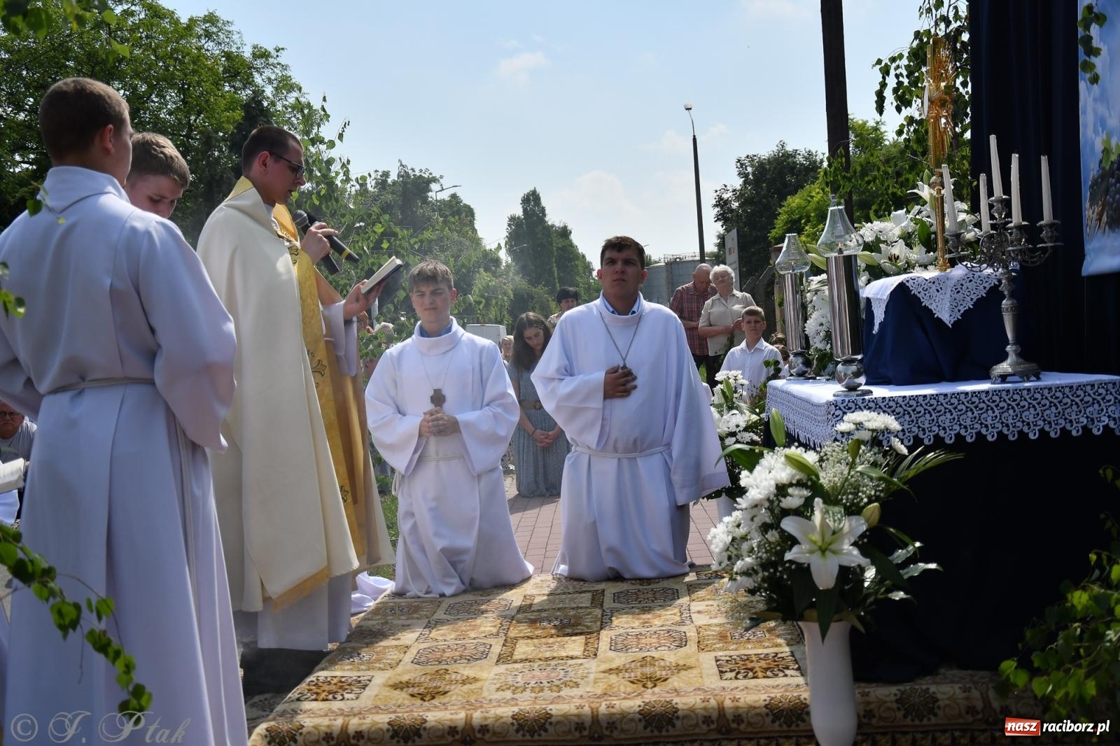 Zdjęcie w galerii na portalu naszraciborz.pl: Boże Ciało w największej raciborskiej parafii, na Nowych Zagrodach [FOTO i WIDEO] wiadomości z regionu