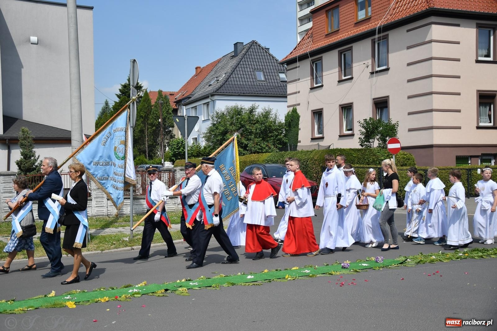Zdjęcie w galerii na portalu naszraciborz.pl: Boże Ciało w największej raciborskiej parafii, na Nowych Zagrodach [FOTO i WIDEO] wiadomości z regionu
