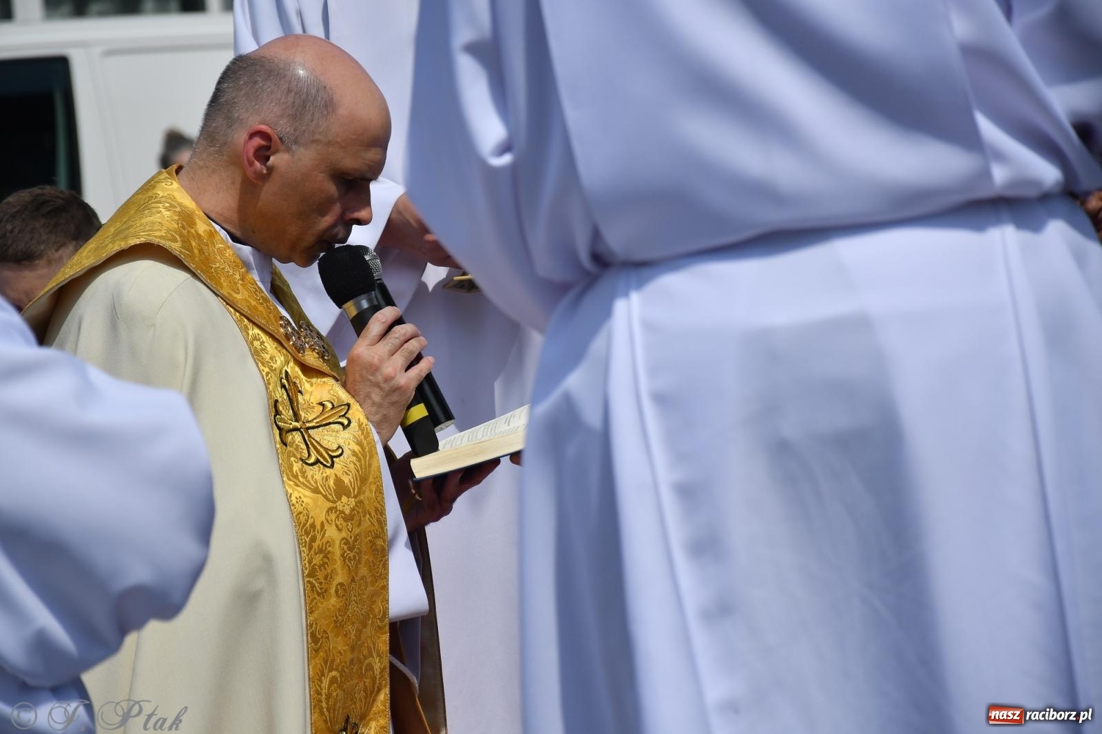 Zdjęcie w galerii na portalu naszraciborz.pl: Boże Ciało w największej raciborskiej parafii, na Nowych Zagrodach [FOTO i WIDEO] wiadomości z regionu