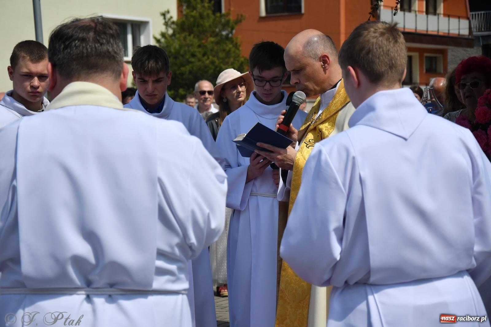 Zdjęcie w galerii na portalu naszraciborz.pl: Boże Ciało w największej raciborskiej parafii, na Nowych Zagrodach [FOTO i WIDEO] wiadomości z regionu