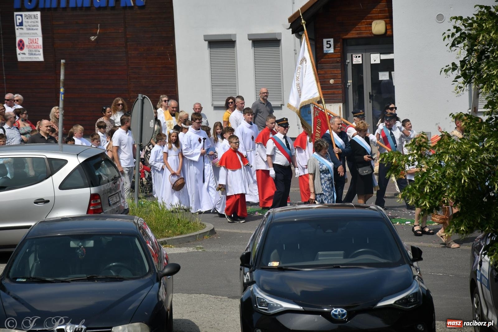 Zdjęcie w galerii na portalu naszraciborz.pl: Boże Ciało w największej raciborskiej parafii, na Nowych Zagrodach [FOTO i WIDEO] wiadomości z regionu