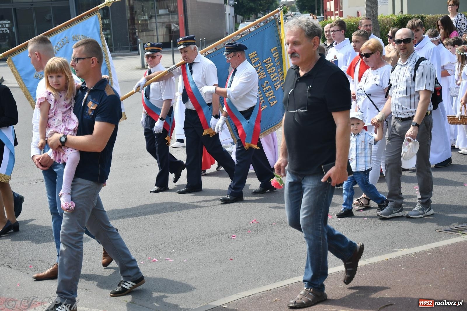 Zdjęcie w galerii na portalu naszraciborz.pl: Boże Ciało w największej raciborskiej parafii, na Nowych Zagrodach [FOTO i WIDEO] wiadomości z regionu