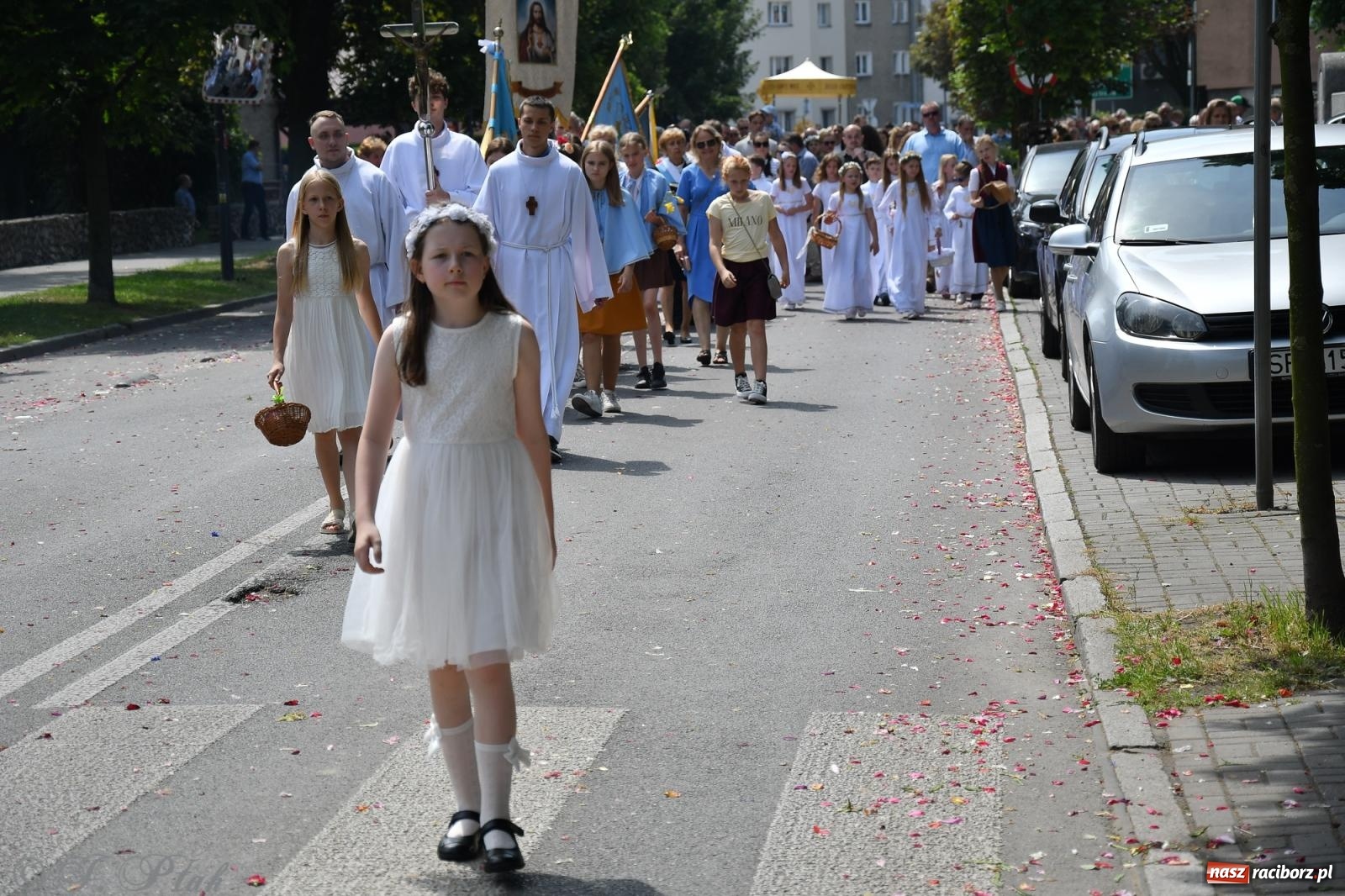 Zdjęcie w galerii na portalu naszraciborz.pl: Boże Ciało w największej raciborskiej parafii, na Nowych Zagrodach [FOTO i WIDEO] wiadomości z regionu