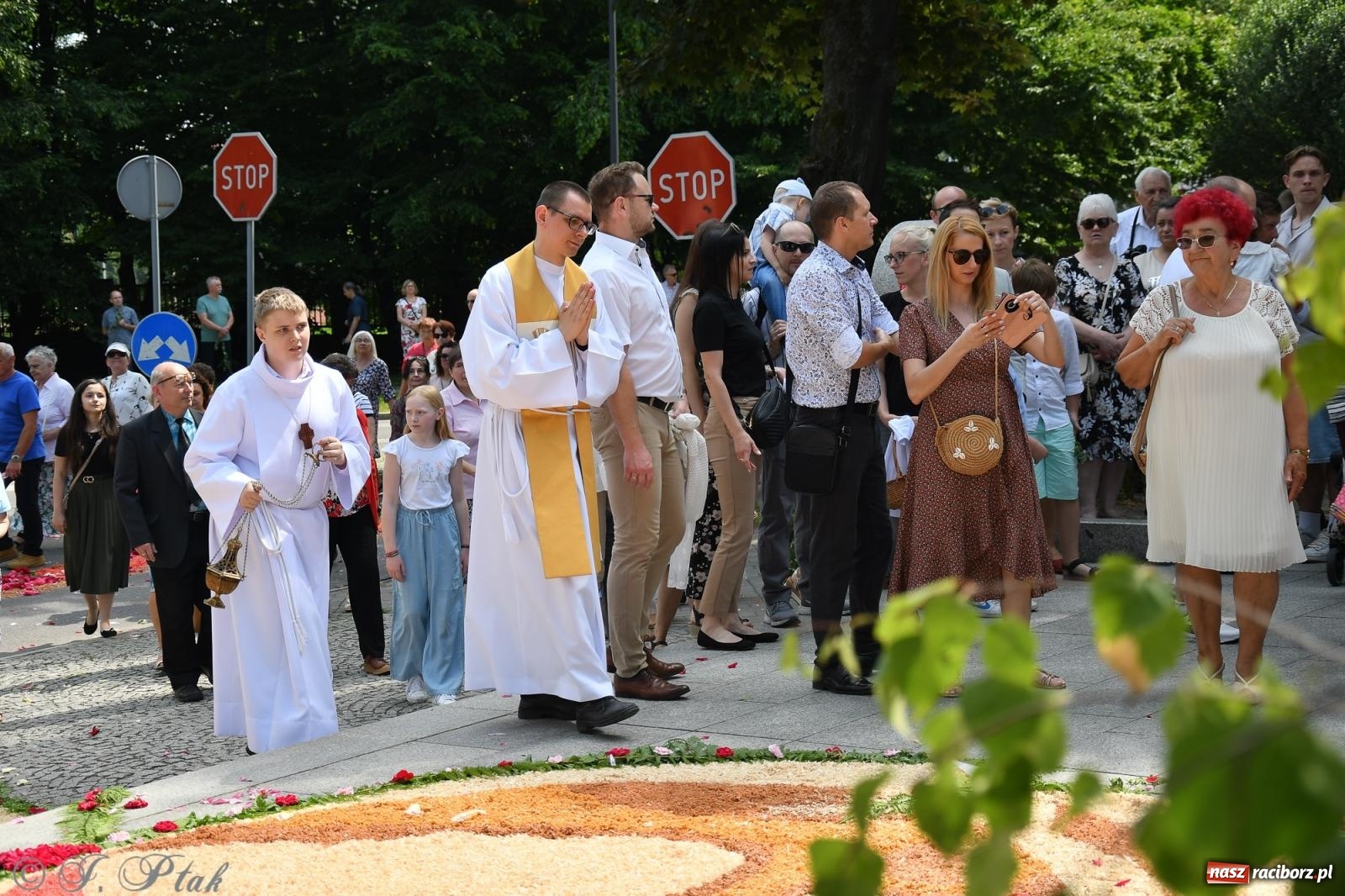 Zdjęcie w galerii na portalu naszraciborz.pl: Boże Ciało w największej raciborskiej parafii, na Nowych Zagrodach [FOTO i WIDEO] wiadomości z regionu