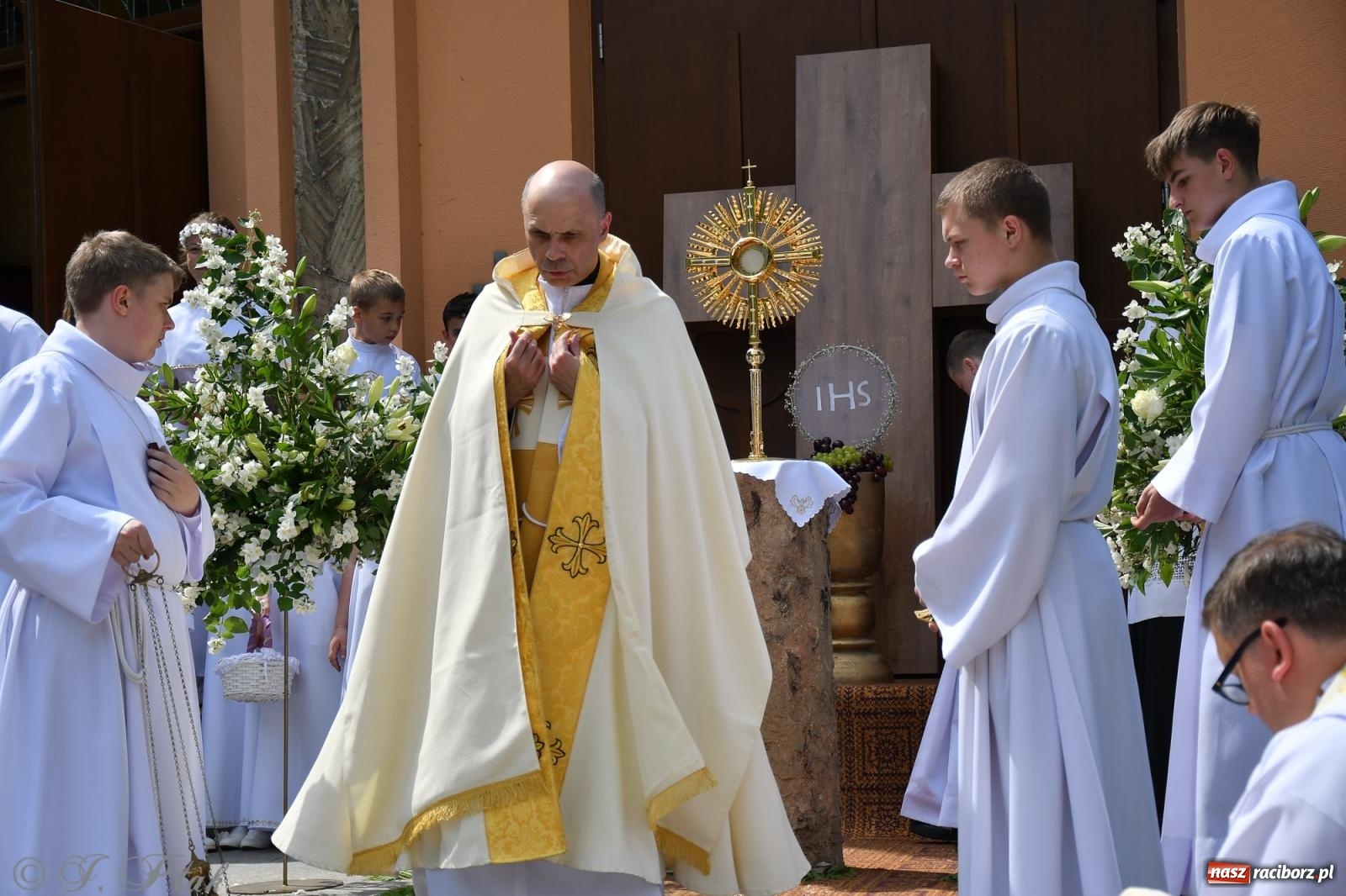 Zdjęcie w galerii na portalu naszraciborz.pl: Boże Ciało w największej raciborskiej parafii, na Nowych Zagrodach [FOTO i WIDEO] wiadomości z regionu