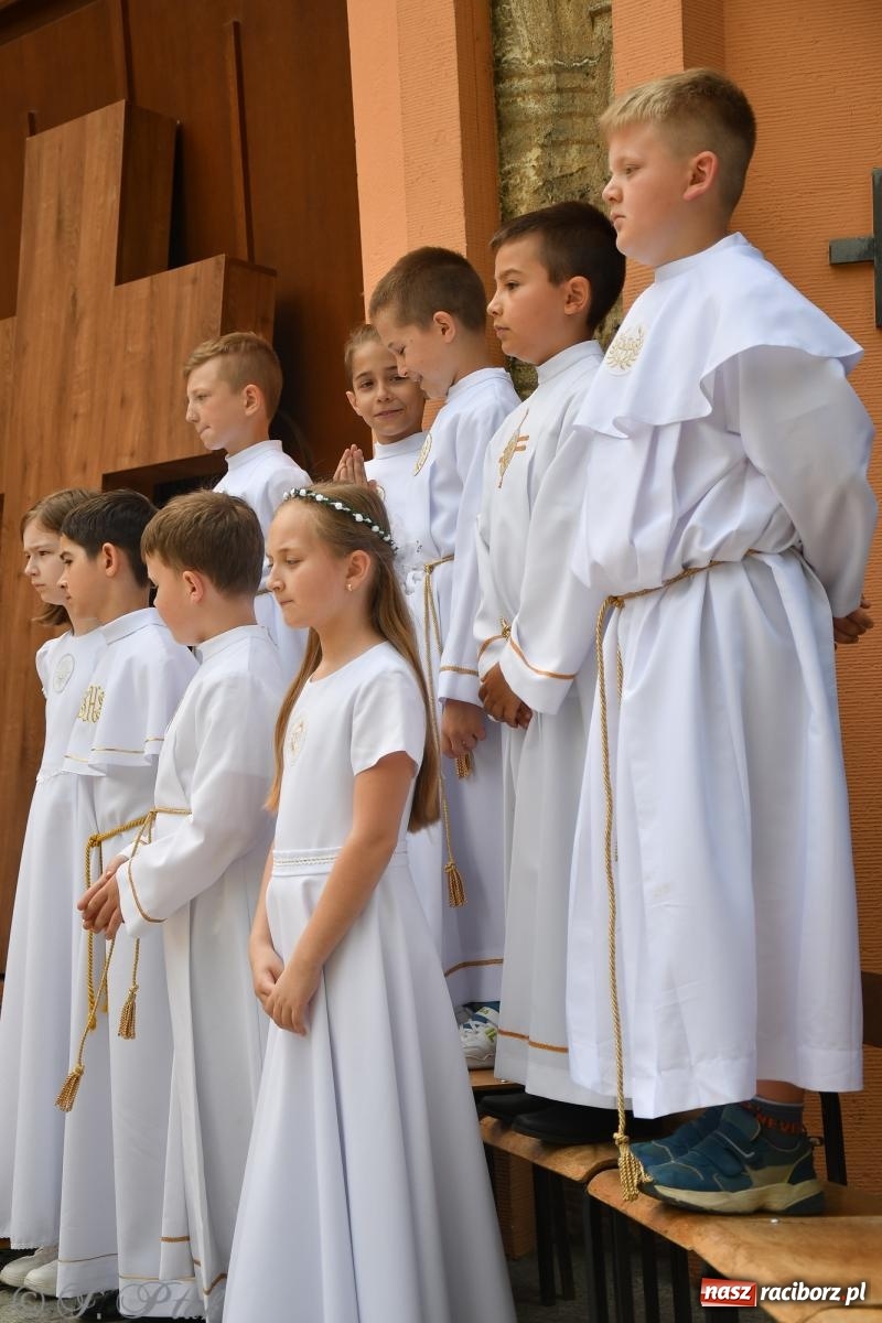 Zdjęcie w galerii na portalu naszraciborz.pl: Boże Ciało w największej raciborskiej parafii, na Nowych Zagrodach [FOTO i WIDEO] wiadomości z regionu