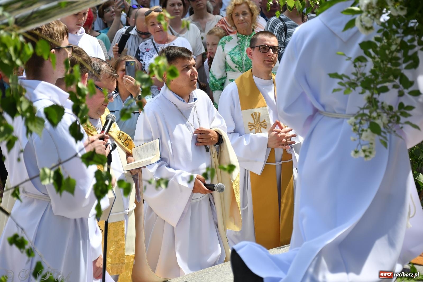 Zdjęcie w galerii na portalu naszraciborz.pl: Boże Ciało w największej raciborskiej parafii, na Nowych Zagrodach [FOTO i WIDEO] wiadomości z regionu