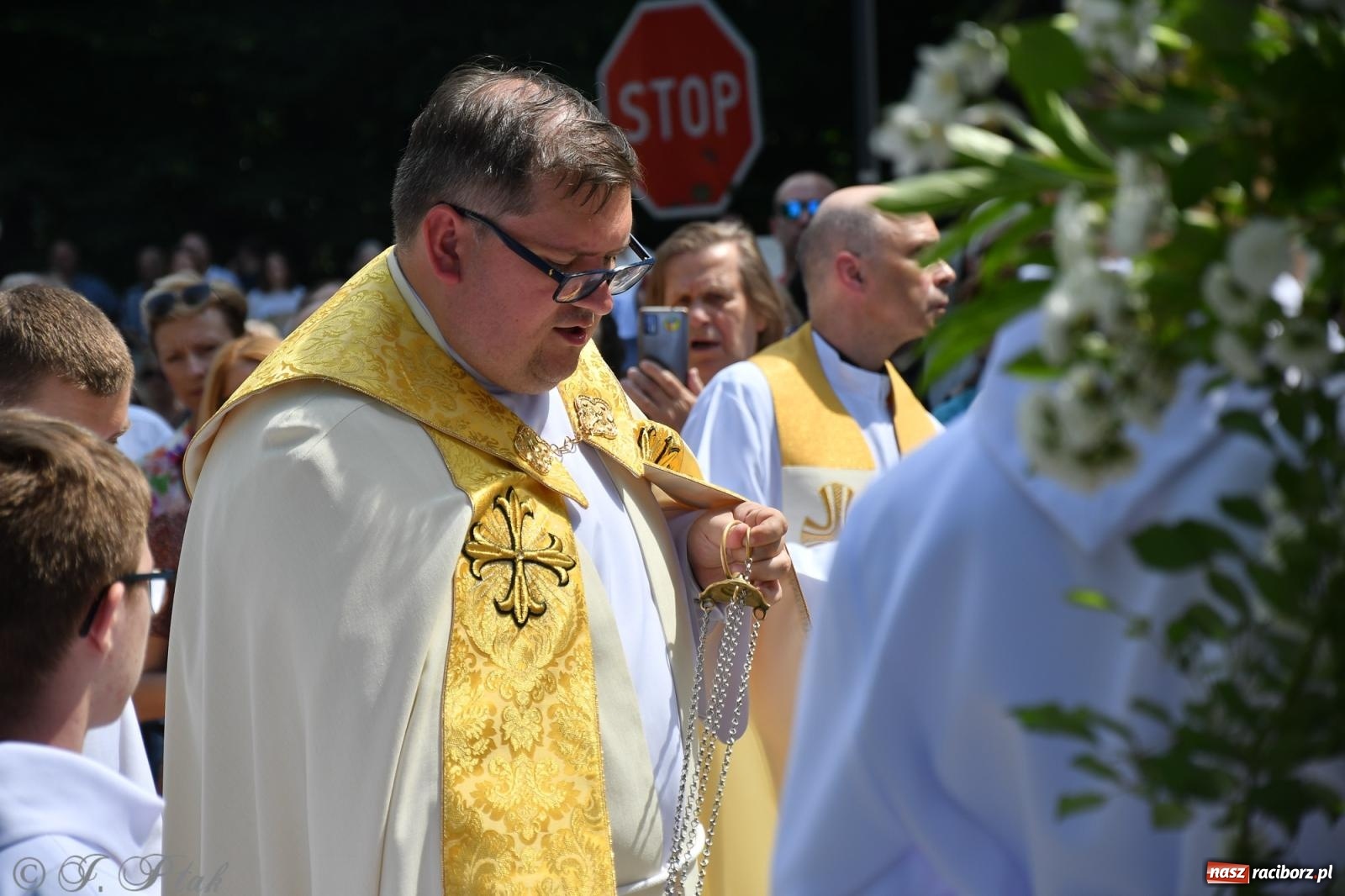 Zdjęcie w galerii na portalu naszraciborz.pl: Boże Ciało w największej raciborskiej parafii, na Nowych Zagrodach [FOTO i WIDEO] wiadomości z regionu