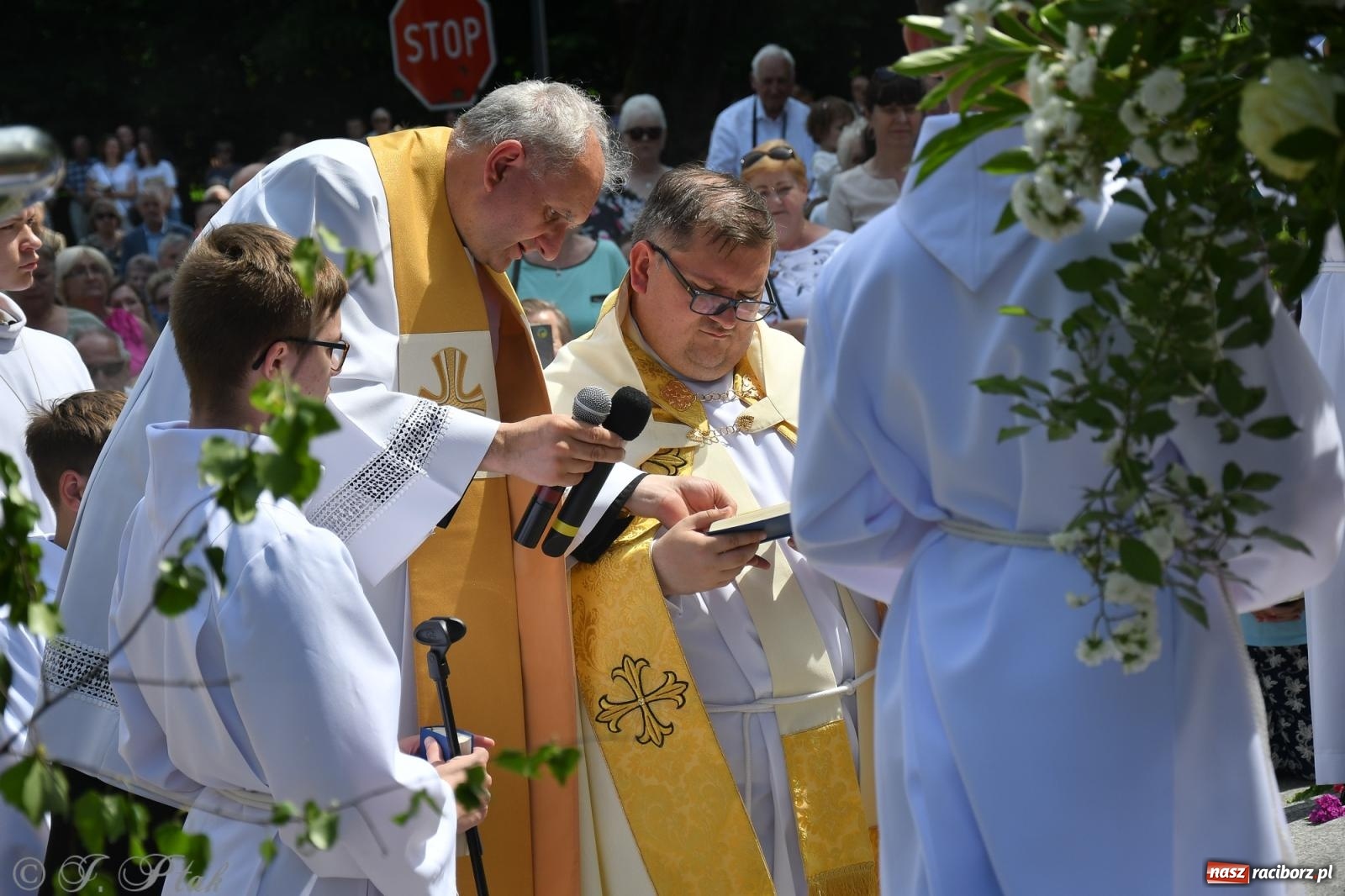 Zdjęcie w galerii na portalu naszraciborz.pl: Boże Ciało w największej raciborskiej parafii, na Nowych Zagrodach [FOTO i WIDEO] wiadomości z regionu