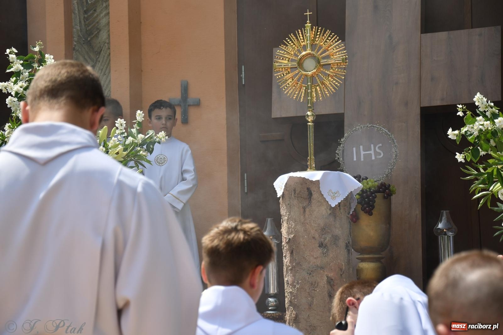 Zdjęcie w galerii na portalu naszraciborz.pl: Boże Ciało w największej raciborskiej parafii, na Nowych Zagrodach [FOTO i WIDEO] wiadomości z regionu