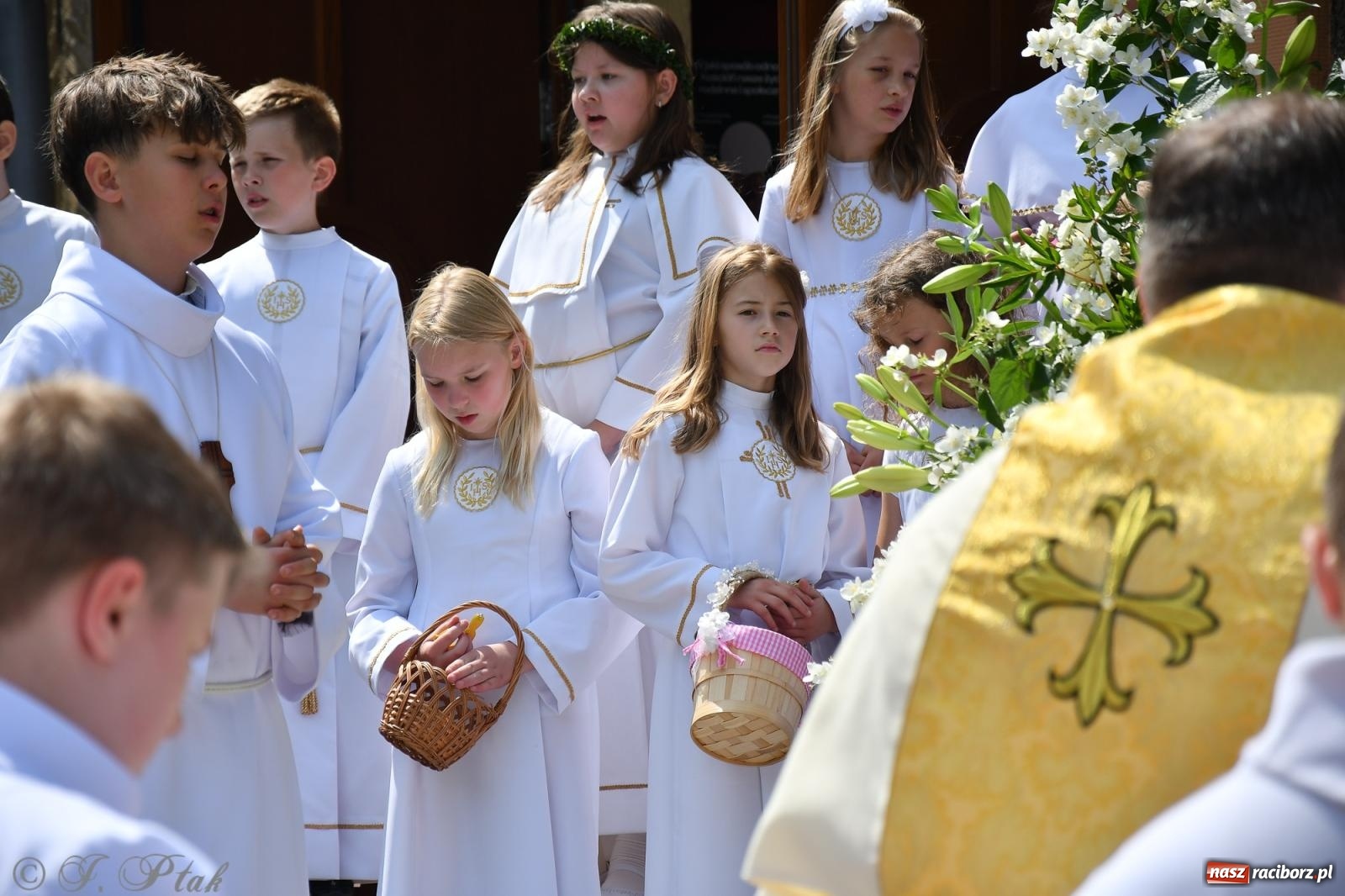 Zdjęcie w galerii na portalu naszraciborz.pl: Boże Ciało w największej raciborskiej parafii, na Nowych Zagrodach [FOTO i WIDEO] wiadomości z regionu