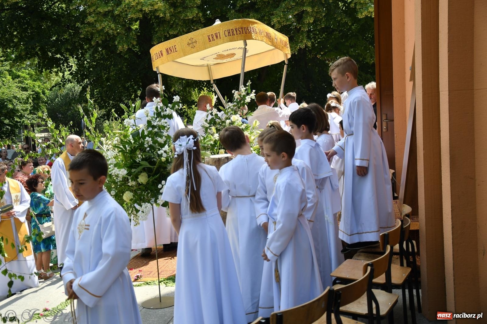 Zdjęcie w galerii na portalu naszraciborz.pl: Boże Ciało w największej raciborskiej parafii, na Nowych Zagrodach [FOTO i WIDEO] wiadomości z regionu