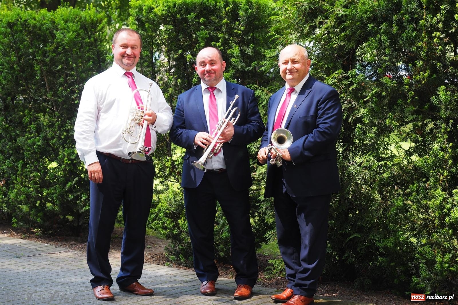 Zdjęcie w galerii na portalu naszraciborz.pl: Z Maryją przez osiedla i łąki. Boże Ciało w parafii Matki Bożej [FOTO i WIDEO] wiadomości z regionu